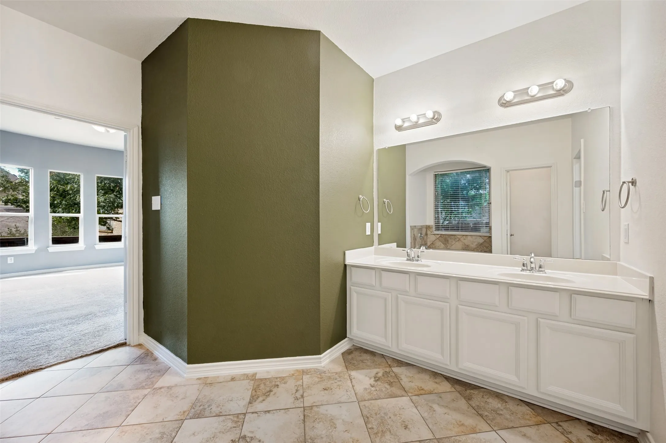 Single Family Residence For Sale in Tarrant County , 12725 Travers Trail, Fort Worth, Texas 76244, 4 Bedroom, 4 Bathroom, 2 Garage spaces, 3,280 Sqft, built in 2008, mls#21409889, Real Estate Agent in Fort Worth, Homes For Sale in Tarrant county, Homes For Sale in Fort Worth, Realtor in Fort Worth Texas, Real Estate Brokerage Independent Realty Texas, Luminita Cordes Realtor