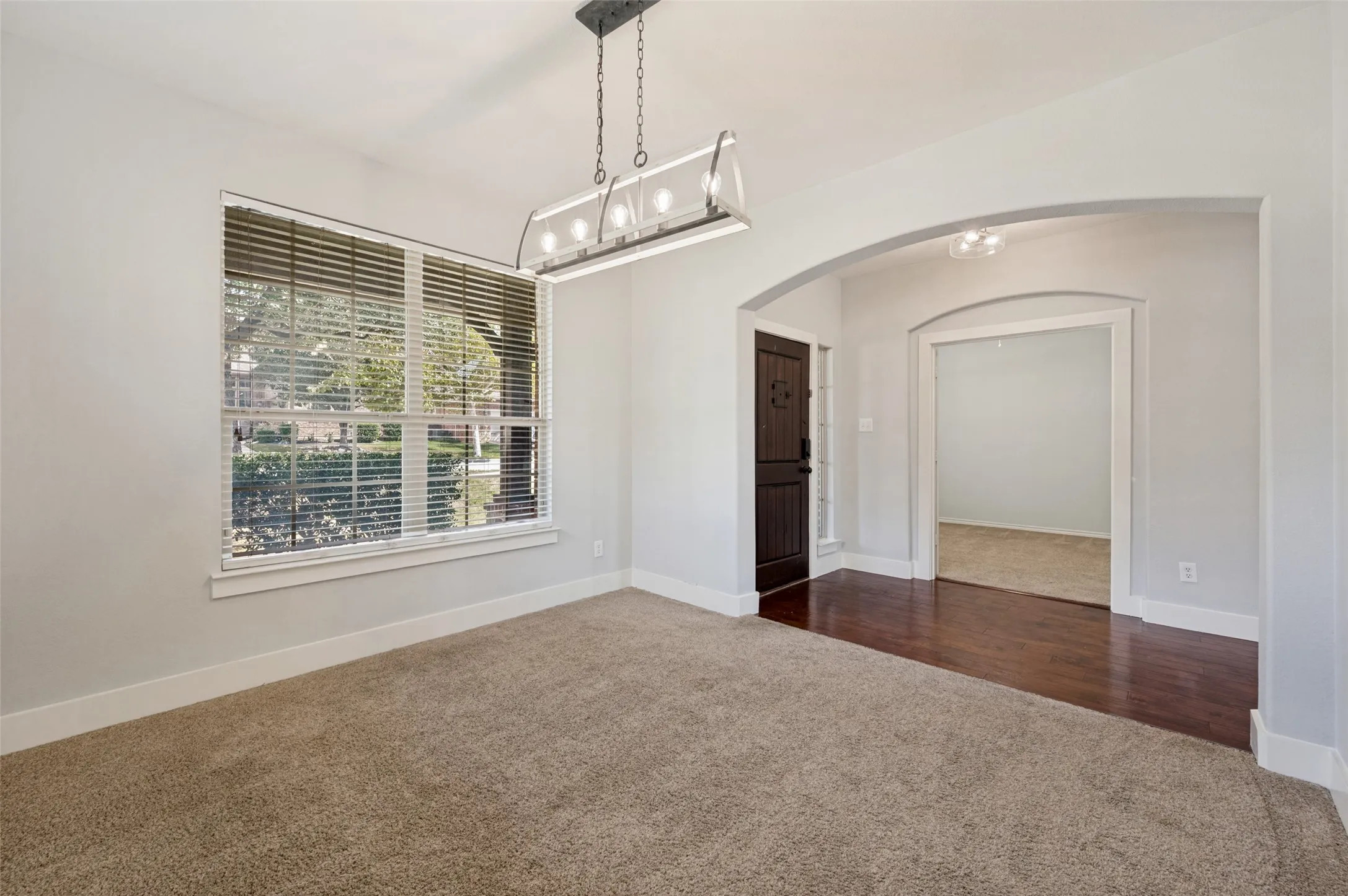 Single Family Residence For Sale in Tarrant County , 12725 Travers Trail, Fort Worth, Texas 76244, 4 Bedroom, 4 Bathroom, 2 Garage spaces, 3,280 Sqft, built in 2008, mls#21409889, Real Estate Agent in Fort Worth, Homes For Sale in Tarrant county, Homes For Sale in Fort Worth, Realtor in Fort Worth Texas, Real Estate Brokerage Independent Realty Texas, Luminita Cordes Realtor