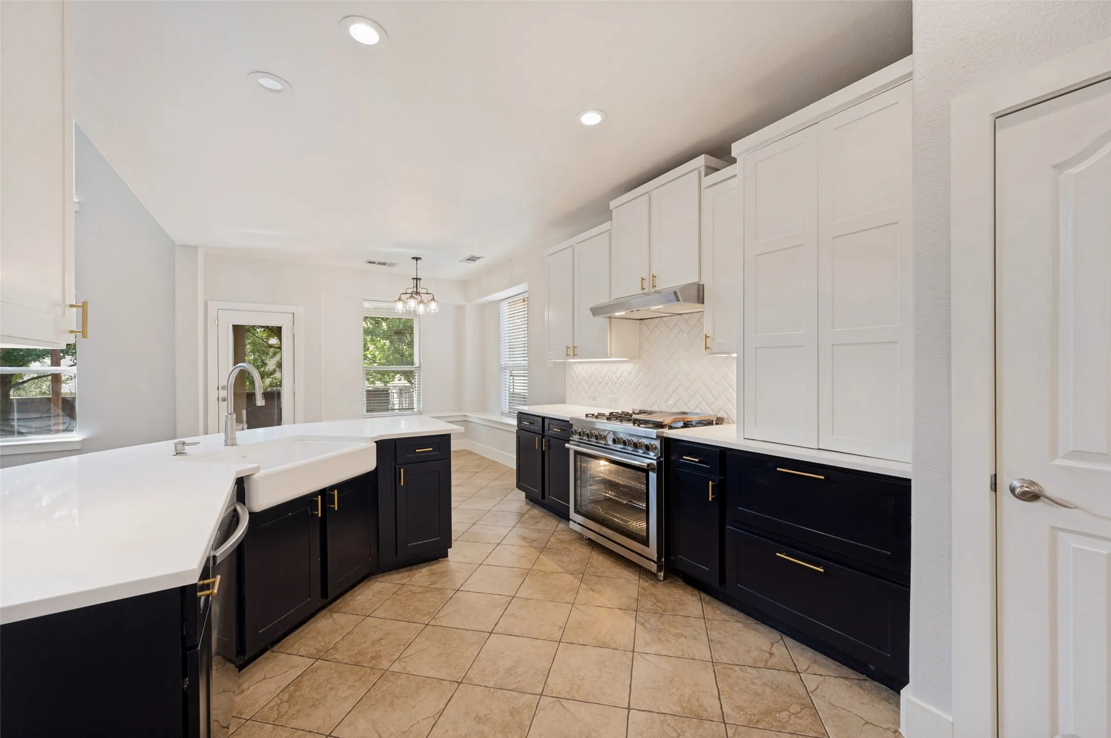 Single Family Residence For Sale in Tarrant County , 12725 Travers Trail, Fort Worth, Texas 76244, 4 Bedroom, 4 Bathroom, 2 Garage spaces, 3,280 Sqft, built in 2008, mls#21409889, Real Estate Agent in Fort Worth, Homes For Sale in Tarrant county, Homes For Sale in Fort Worth, Realtor in Fort Worth Texas, Real Estate Brokerage Independent Realty Texas, Luminita Cordes Realtor