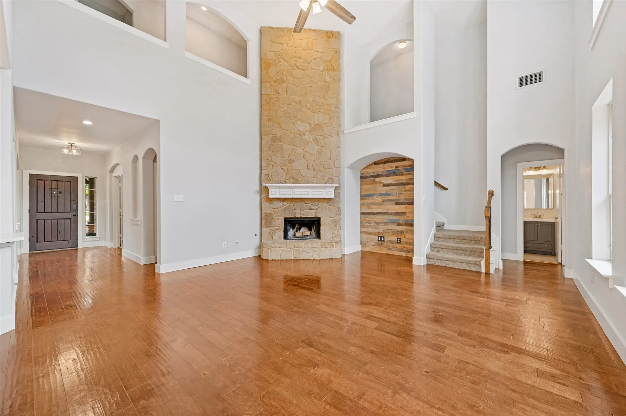 Single Family Residence For Sale in Tarrant County , 12725 Travers Trail, Fort Worth, Texas 76244, 4 Bedroom, 4 Bathroom, 2 Garage spaces, 3,280 Sqft, built in 2008, mls#21409889, Real Estate Agent in Fort Worth, Homes For Sale in Tarrant county, Homes For Sale in Fort Worth, Realtor in Fort Worth Texas, Real Estate Brokerage Independent Realty Texas, Luminita Cordes Realtor