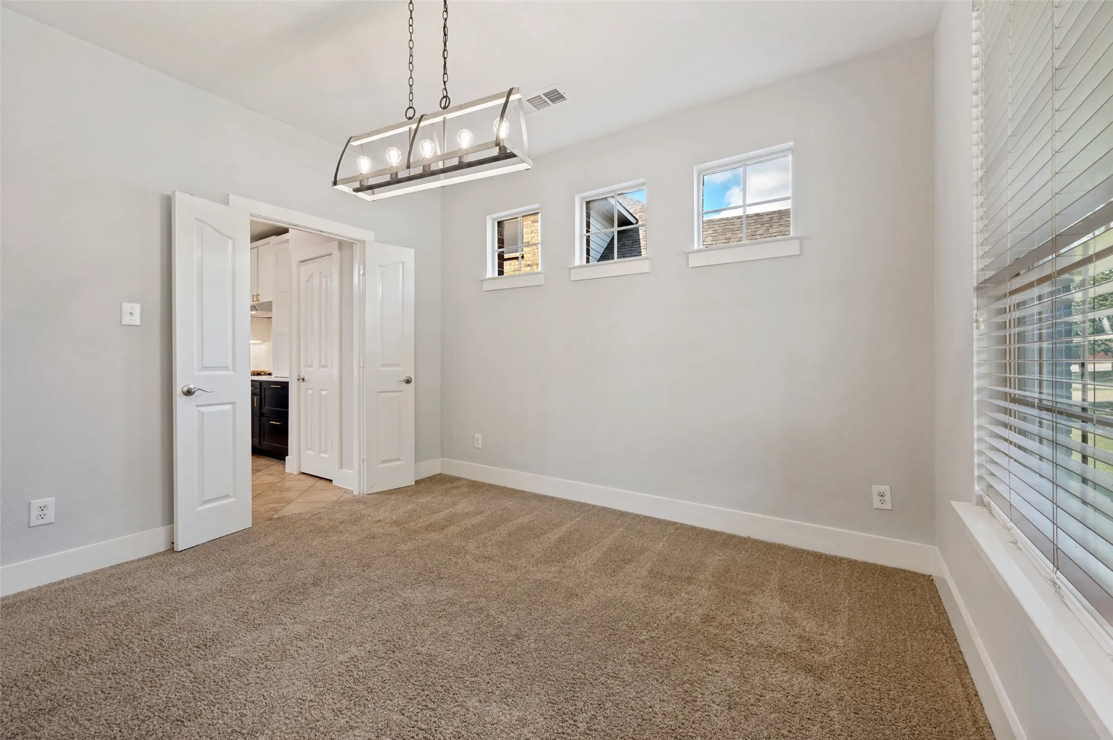Single Family Residence For Sale in Tarrant County , 12725 Travers Trail, Fort Worth, Texas 76244, 4 Bedroom, 4 Bathroom, 2 Garage spaces, 3,280 Sqft, built in 2008, mls#21409889, Real Estate Agent in Fort Worth, Homes For Sale in Tarrant county, Homes For Sale in Fort Worth, Realtor in Fort Worth Texas, Real Estate Brokerage Independent Realty Texas, Luminita Cordes Realtor