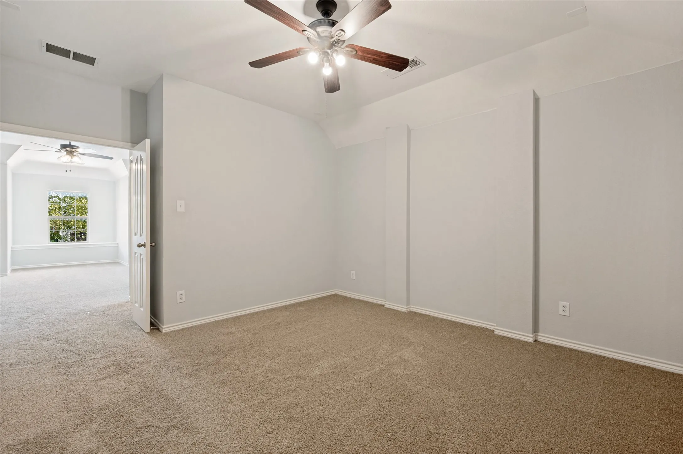 Single Family Residence For Sale in Tarrant County , 12725 Travers Trail, Fort Worth, Texas 76244, 4 Bedroom, 4 Bathroom, 2 Garage spaces, 3,280 Sqft, built in 2008, mls#21409889, Real Estate Agent in Fort Worth, Homes For Sale in Tarrant county, Homes For Sale in Fort Worth, Realtor in Fort Worth Texas, Real Estate Brokerage Independent Realty Texas, Luminita Cordes Realtor