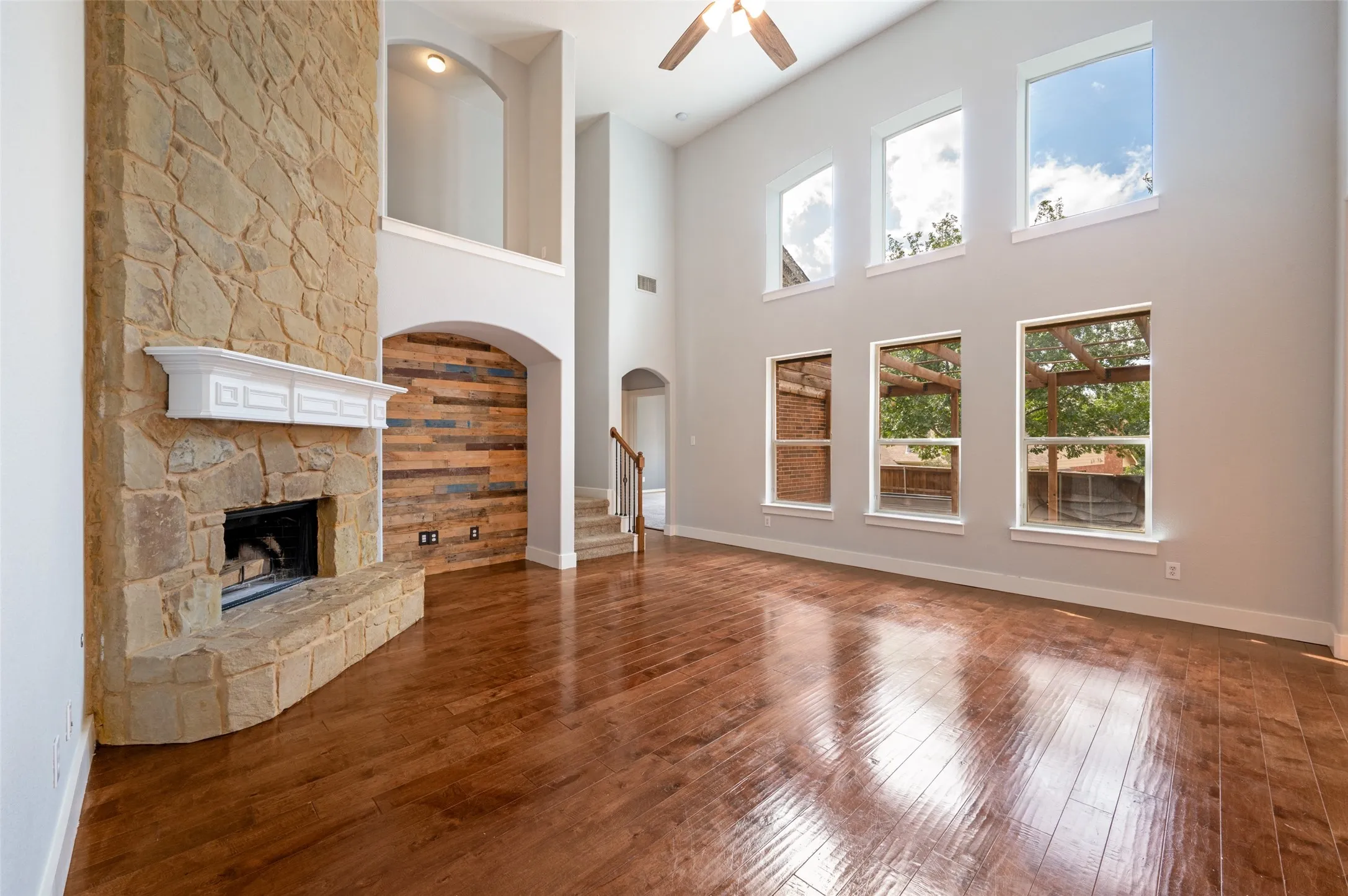 Single Family Residence For Sale in Tarrant County , 12725 Travers Trail, Fort Worth, Texas 76244, 4 Bedroom, 4 Bathroom, 2 Garage spaces, 3,280 Sqft, built in 2008, mls#21409889, Real Estate Agent in Fort Worth, Homes For Sale in Tarrant county, Homes For Sale in Fort Worth, Realtor in Fort Worth Texas, Real Estate Brokerage Independent Realty Texas, Luminita Cordes Realtor