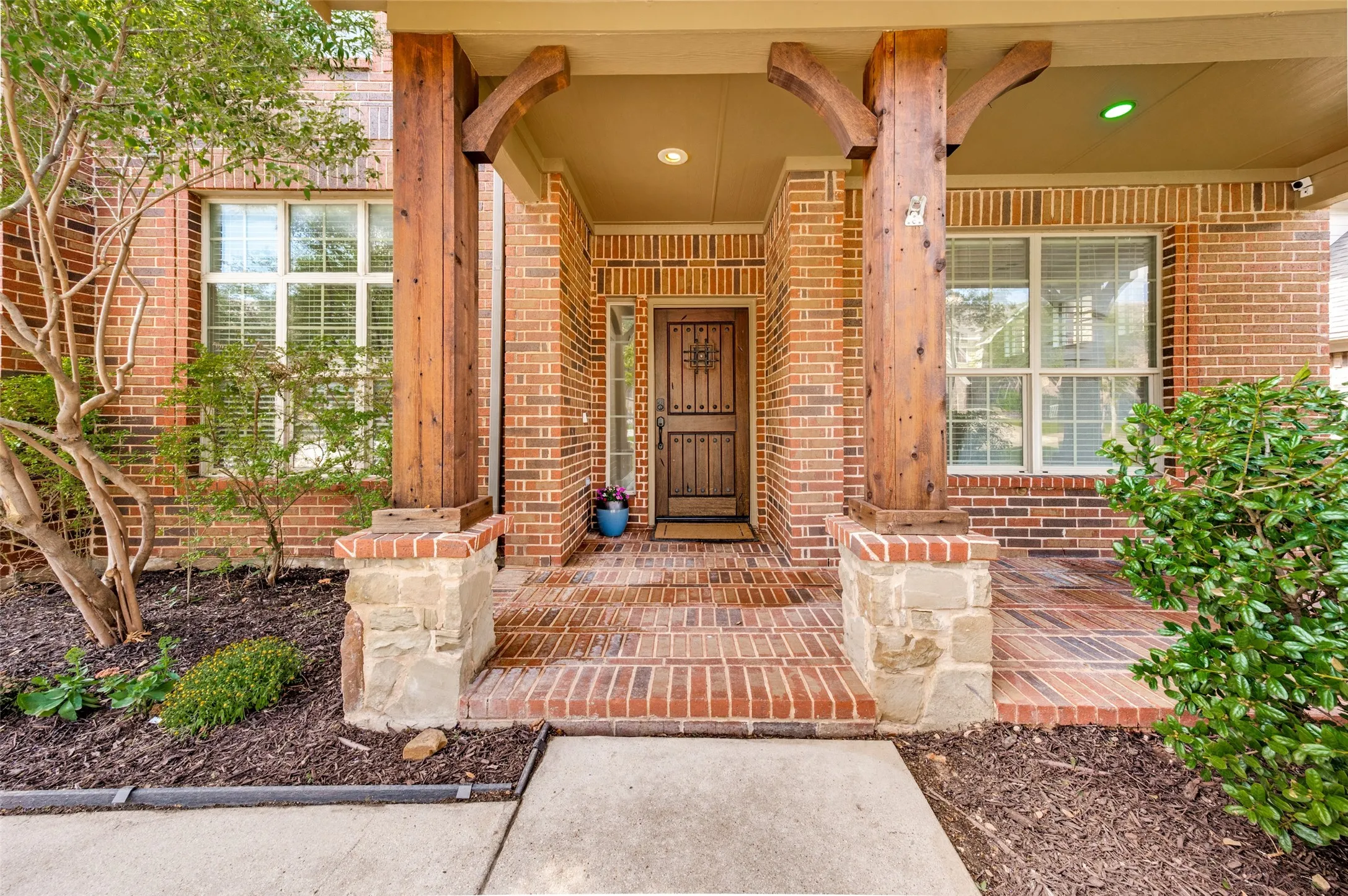 Single Family Residence For Sale in Tarrant County , 12725 Travers Trail, Fort Worth, Texas 76244, 4 Bedroom, 4 Bathroom, 2 Garage spaces, 3,280 Sqft, built in 2008, mls#21409889, Real Estate Agent in Fort Worth, Homes For Sale in Tarrant county, Homes For Sale in Fort Worth, Realtor in Fort Worth Texas, Real Estate Brokerage Independent Realty Texas, Luminita Cordes Realtor