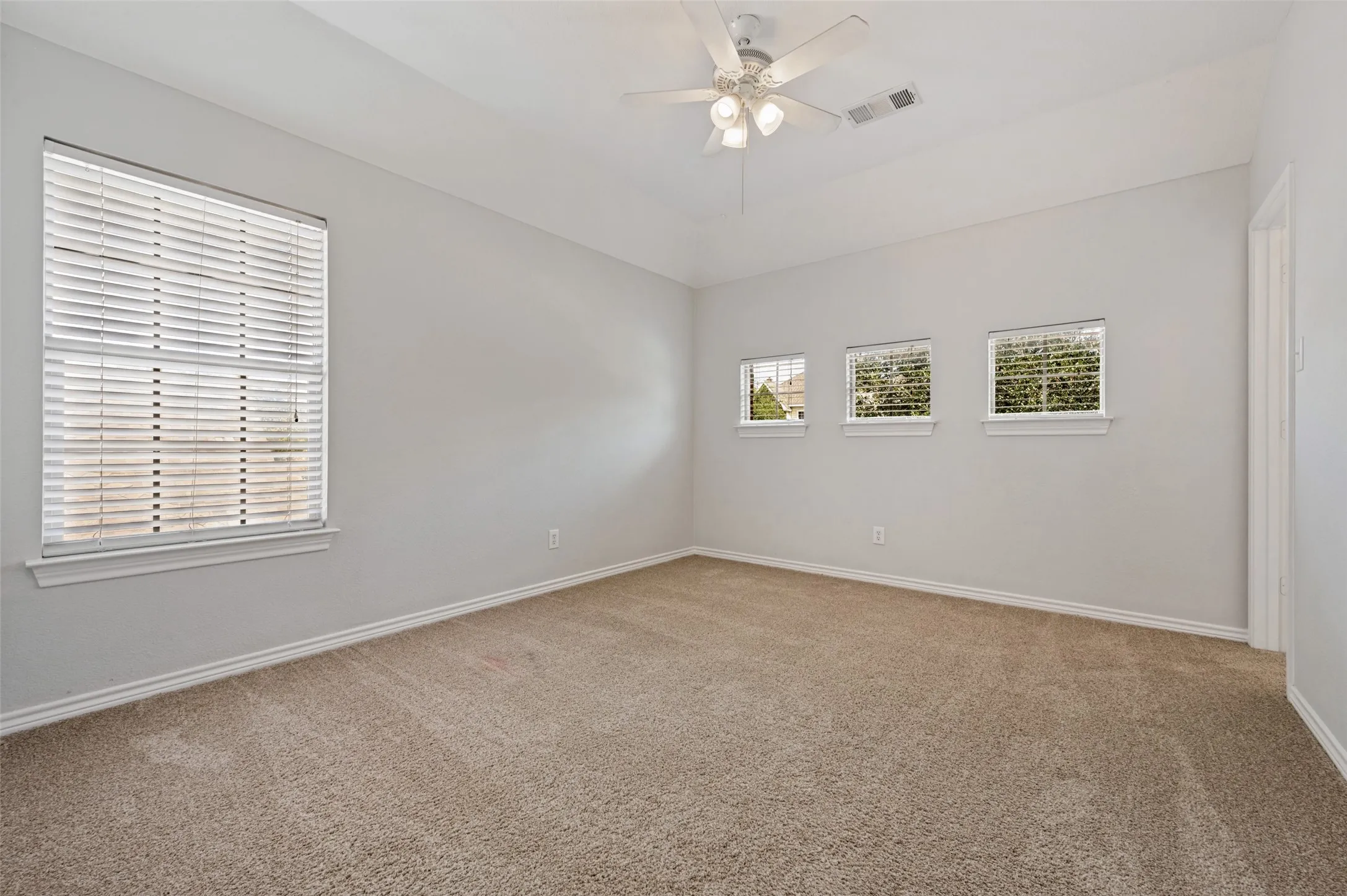 Single Family Residence For Sale in Tarrant County , 12725 Travers Trail, Fort Worth, Texas 76244, 4 Bedroom, 4 Bathroom, 2 Garage spaces, 3,280 Sqft, built in 2008, mls#21409889, Real Estate Agent in Fort Worth, Homes For Sale in Tarrant county, Homes For Sale in Fort Worth, Realtor in Fort Worth Texas, Real Estate Brokerage Independent Realty Texas, Luminita Cordes Realtor