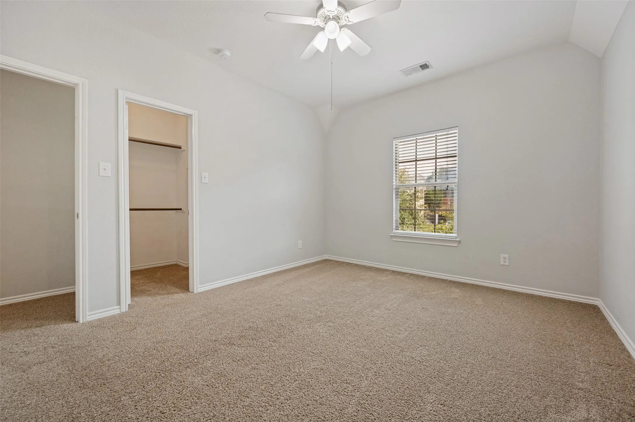 Single Family Residence For Sale in Tarrant County , 12725 Travers Trail, Fort Worth, Texas 76244, 4 Bedroom, 4 Bathroom, 2 Garage spaces, 3,280 Sqft, built in 2008, mls#21409889, Real Estate Agent in Fort Worth, Homes For Sale in Tarrant county, Homes For Sale in Fort Worth, Realtor in Fort Worth Texas, Real Estate Brokerage Independent Realty Texas, Luminita Cordes Realtor