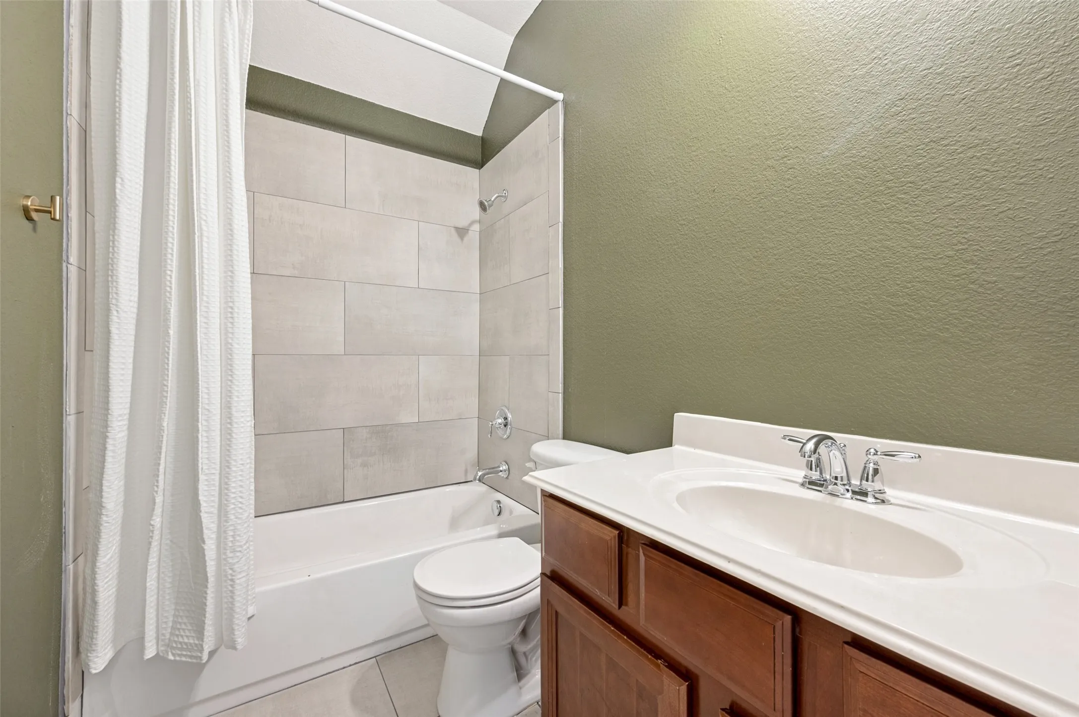 Single Family Residence For Sale in Tarrant County , 12725 Travers Trail, Fort Worth, Texas 76244, 4 Bedroom, 4 Bathroom, 2 Garage spaces, 3,280 Sqft, built in 2008, mls#21409889, Real Estate Agent in Fort Worth, Homes For Sale in Tarrant county, Homes For Sale in Fort Worth, Realtor in Fort Worth Texas, Real Estate Brokerage Independent Realty Texas, Luminita Cordes Realtor