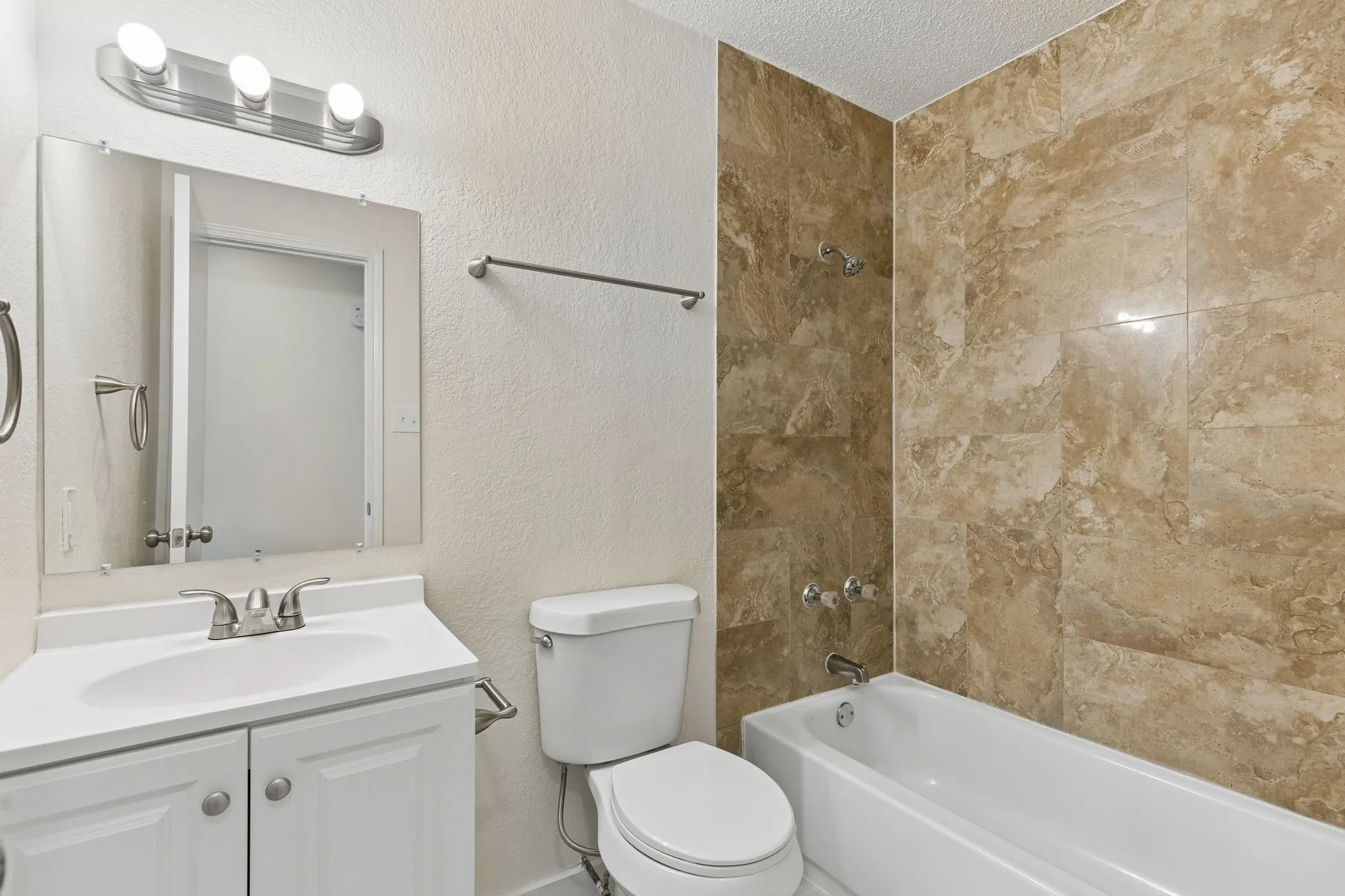 Single Family Residence For Sale in Denton County , 1010 Bull Run, Denton, Texas 76209, 3 Bedroom, 2 Bathroom, 1 Garage spaces, 1,114 Sqft, built in 1986, mls#21413335, Real Estate Agent in Denton, Homes For Sale in Denton county, Homes For Sale in Denton, Realtor in Denton Texas, Real Estate Brokerage Independent Realty Texas, Luminita Cordes Realtor