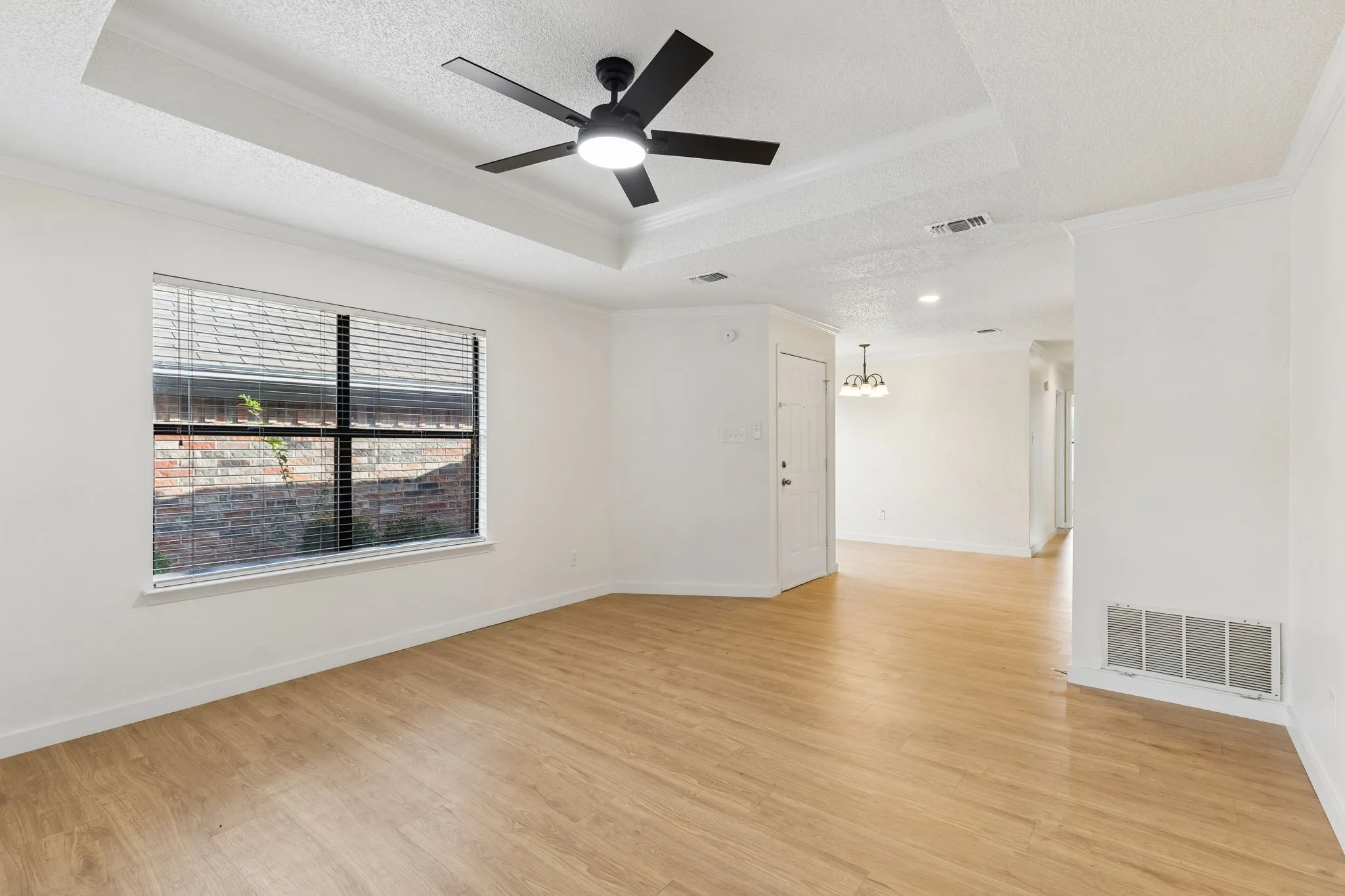 Single Family Residence For Sale in Denton County , 1010 Bull Run, Denton, Texas 76209, 3 Bedroom, 2 Bathroom, 1 Garage spaces, 1,114 Sqft, built in 1986, mls#21413335, Real Estate Agent in Denton, Homes For Sale in Denton county, Homes For Sale in Denton, Realtor in Denton Texas, Real Estate Brokerage Independent Realty Texas, Luminita Cordes Realtor