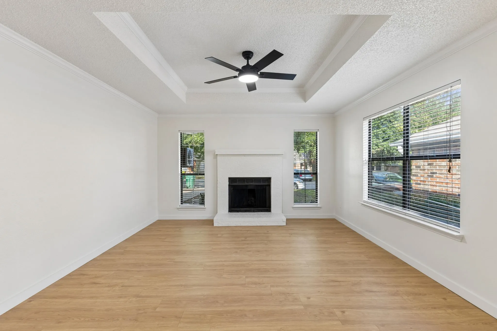 Single Family Residence For Sale in Denton County , 1010 Bull Run, Denton, Texas 76209, 3 Bedroom, 2 Bathroom, 1 Garage spaces, 1,114 Sqft, built in 1986, mls#21413335, Real Estate Agent in Denton, Homes For Sale in Denton county, Homes For Sale in Denton, Realtor in Denton Texas, Real Estate Brokerage Independent Realty Texas, Luminita Cordes Realtor