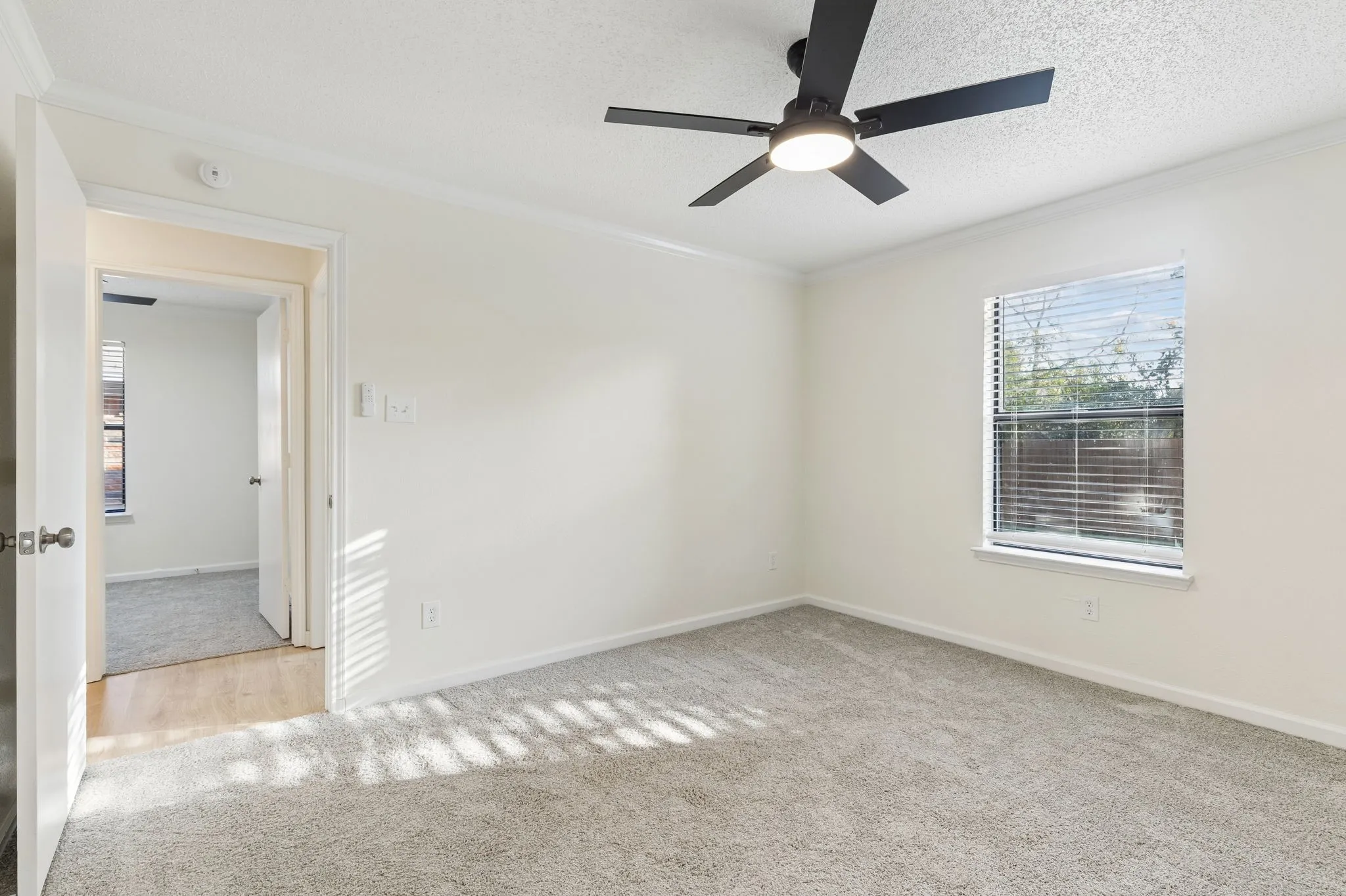 Single Family Residence For Sale in Denton County , 1010 Bull Run, Denton, Texas 76209, 3 Bedroom, 2 Bathroom, 1 Garage spaces, 1,114 Sqft, built in 1986, mls#21413335, Real Estate Agent in Denton, Homes For Sale in Denton county, Homes For Sale in Denton, Realtor in Denton Texas, Real Estate Brokerage Independent Realty Texas, Luminita Cordes Realtor