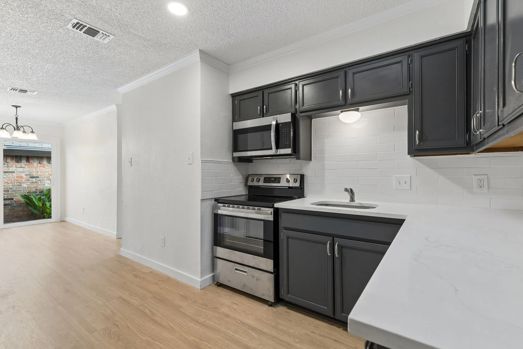 Single Family Residence For Sale in Denton County , 1010 Bull Run, Denton, Texas 76209, 3 Bedroom, 2 Bathroom, 1 Garage spaces, 1,114 Sqft, built in 1986, mls#21413335, Real Estate Agent in Denton, Homes For Sale in Denton county, Homes For Sale in Denton, Realtor in Denton Texas, Real Estate Brokerage Independent Realty Texas, Luminita Cordes Realtor