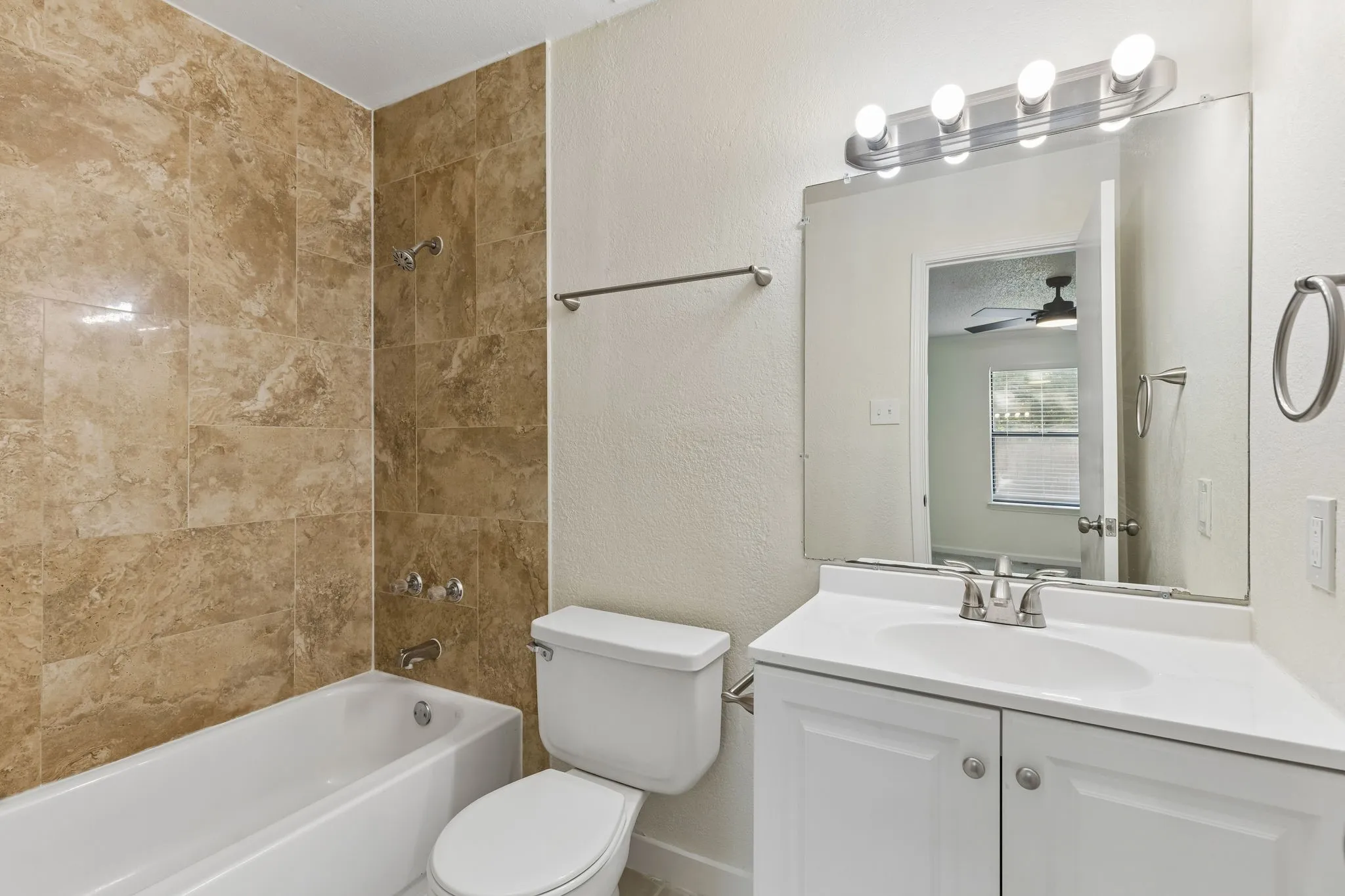 Single Family Residence For Sale in Denton County , 1010 Bull Run, Denton, Texas 76209, 3 Bedroom, 2 Bathroom, 1 Garage spaces, 1,114 Sqft, built in 1986, mls#21413335, Real Estate Agent in Denton, Homes For Sale in Denton county, Homes For Sale in Denton, Realtor in Denton Texas, Real Estate Brokerage Independent Realty Texas, Luminita Cordes Realtor