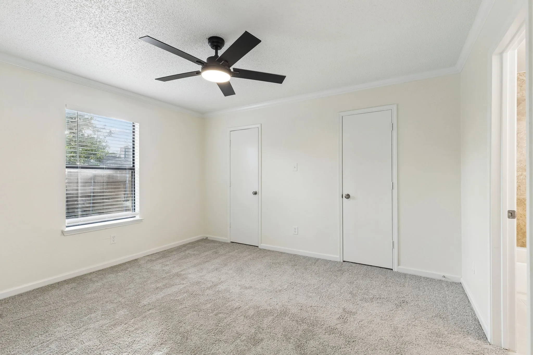 Single Family Residence For Sale in Denton County , 1010 Bull Run, Denton, Texas 76209, 3 Bedroom, 2 Bathroom, 1 Garage spaces, 1,114 Sqft, built in 1986, mls#21413335, Real Estate Agent in Denton, Homes For Sale in Denton county, Homes For Sale in Denton, Realtor in Denton Texas, Real Estate Brokerage Independent Realty Texas, Luminita Cordes Realtor
