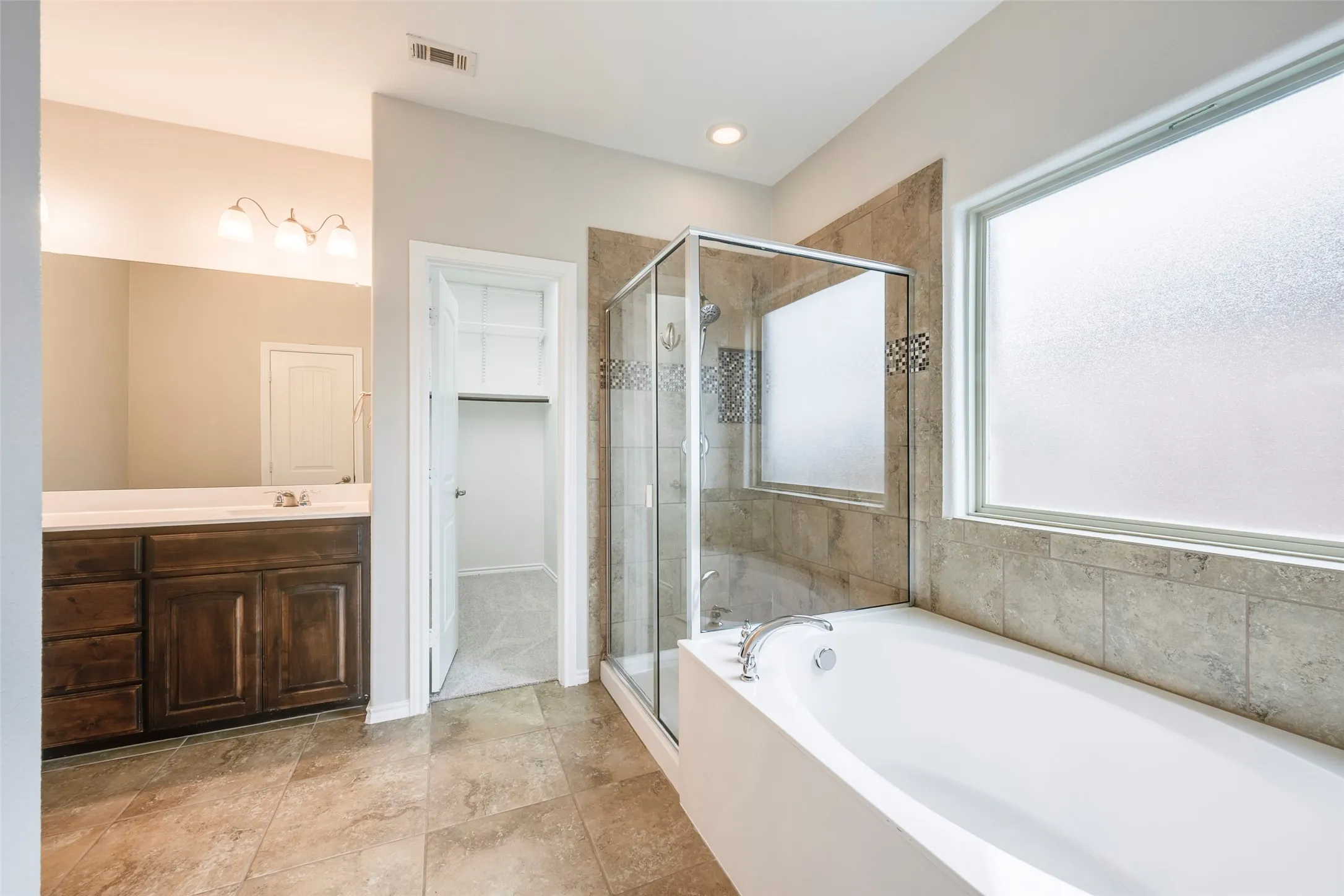 Single Family Residence For Sale in Tarrant County , 13841 Langston Lake Road, Fort Worth, Texas 76262, 3 Bedroom, 2 Bathroom, 2 Garage spaces, 1,712 Sqft, built in 2016, mls#21413485, Real Estate Agent in Fort Worth, Homes For Sale in Tarrant county, Homes For Sale in Fort Worth, Realtor in Fort Worth Texas, Real Estate Brokerage Independent Realty Texas, Luminita Cordes Realtor