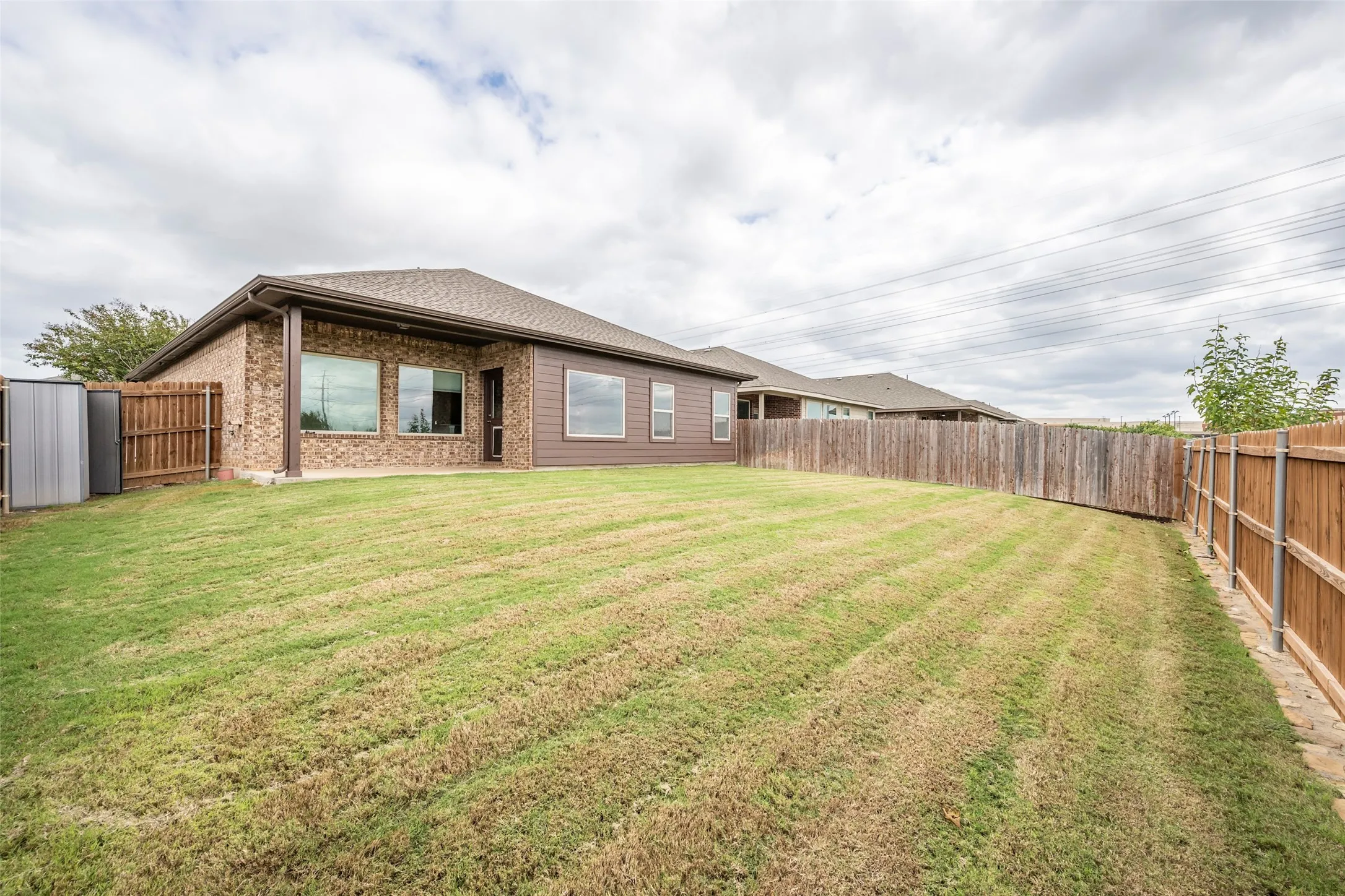 Single Family Residence For Sale in Tarrant County , 13841 Langston Lake Road, Fort Worth, Texas 76262, 3 Bedroom, 2 Bathroom, 2 Garage spaces, 1,712 Sqft, built in 2016, mls#21413485, Real Estate Agent in Fort Worth, Homes For Sale in Tarrant county, Homes For Sale in Fort Worth, Realtor in Fort Worth Texas, Real Estate Brokerage Independent Realty Texas, Luminita Cordes Realtor