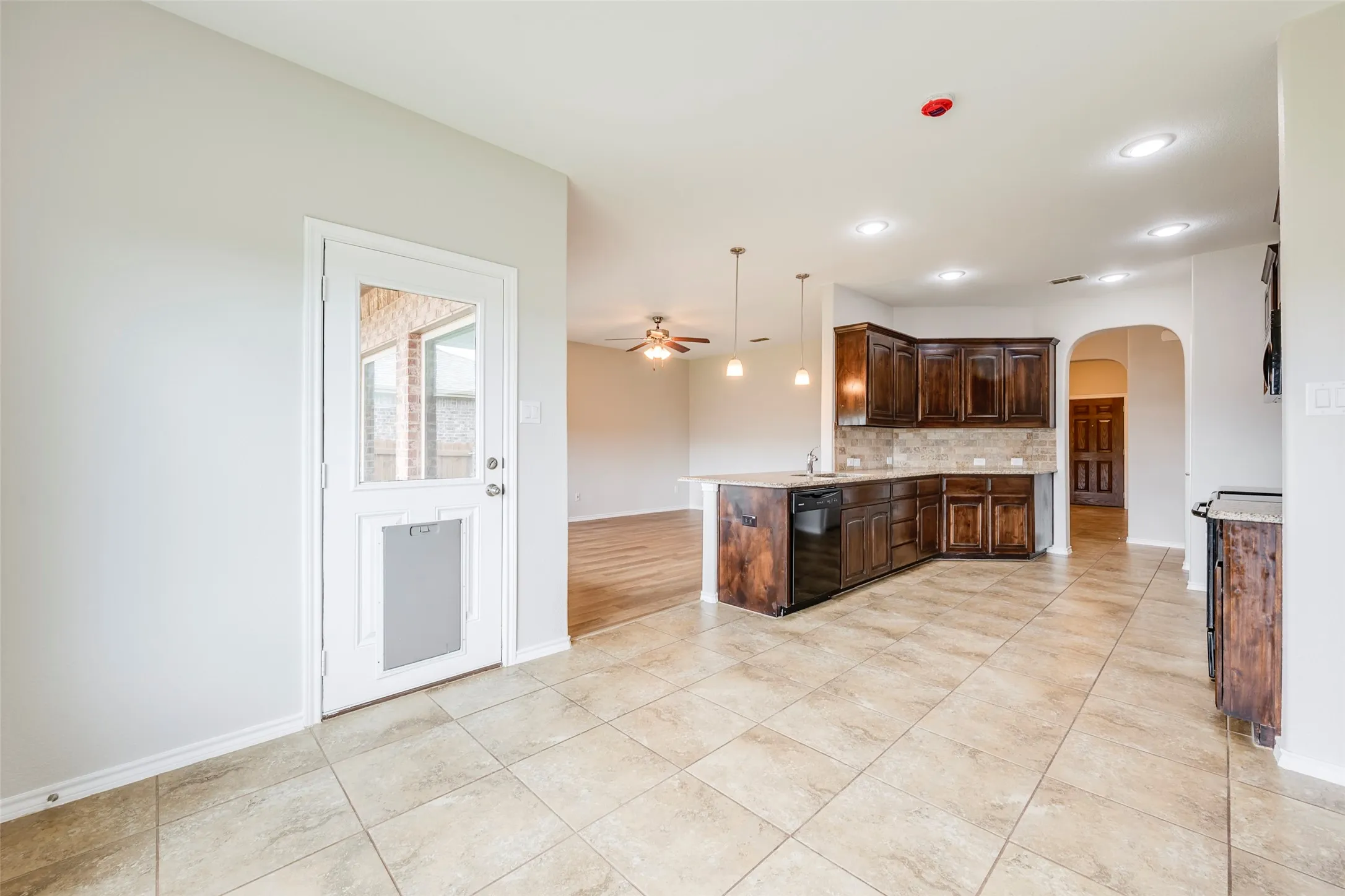 Single Family Residence For Sale in Tarrant County , 13841 Langston Lake Road, Fort Worth, Texas 76262, 3 Bedroom, 2 Bathroom, 2 Garage spaces, 1,712 Sqft, built in 2016, mls#21413485, Real Estate Agent in Fort Worth, Homes For Sale in Tarrant county, Homes For Sale in Fort Worth, Realtor in Fort Worth Texas, Real Estate Brokerage Independent Realty Texas, Luminita Cordes Realtor