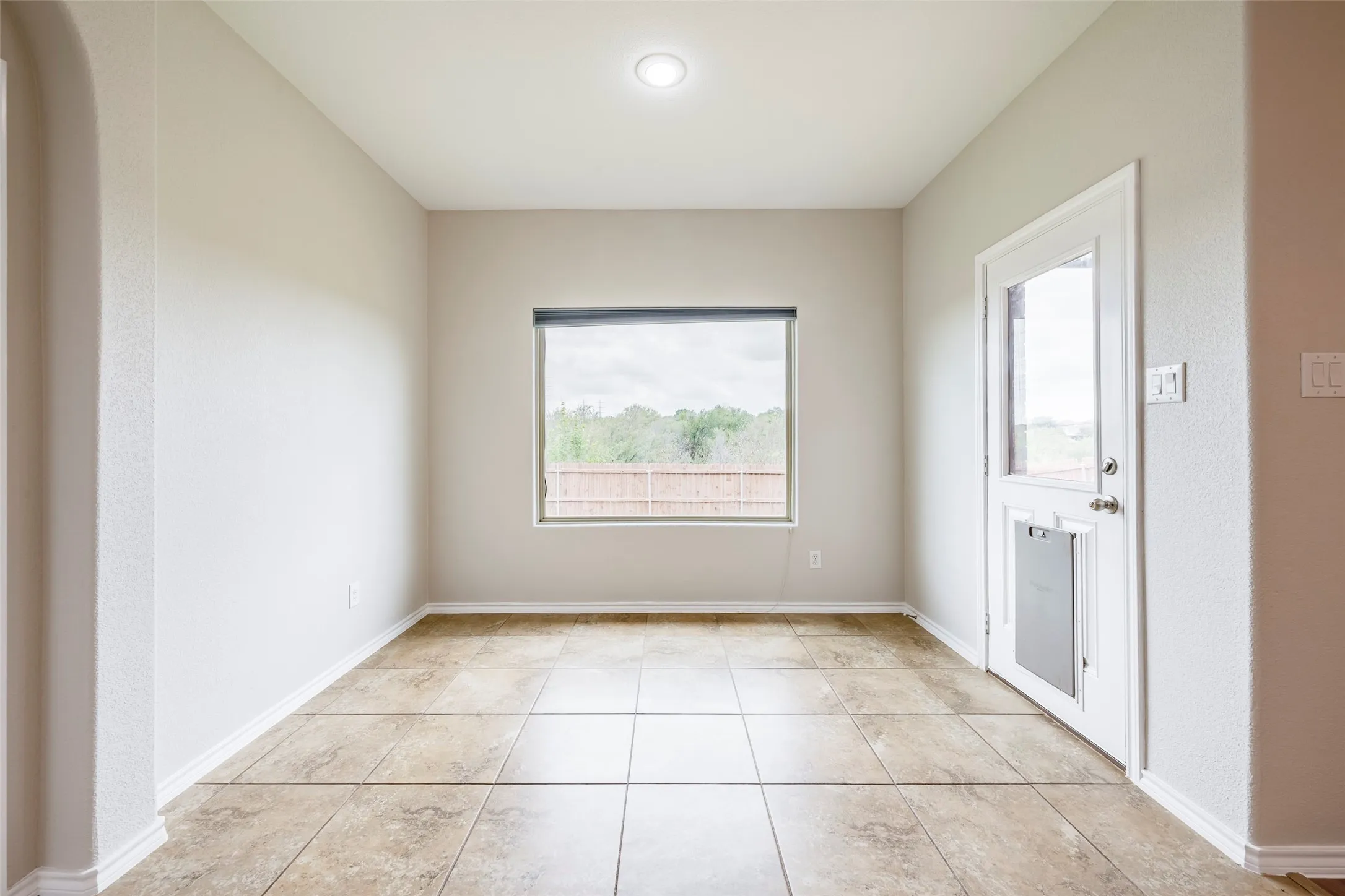 Single Family Residence For Sale in Tarrant County , 13841 Langston Lake Road, Fort Worth, Texas 76262, 3 Bedroom, 2 Bathroom, 2 Garage spaces, 1,712 Sqft, built in 2016, mls#21413485, Real Estate Agent in Fort Worth, Homes For Sale in Tarrant county, Homes For Sale in Fort Worth, Realtor in Fort Worth Texas, Real Estate Brokerage Independent Realty Texas, Luminita Cordes Realtor