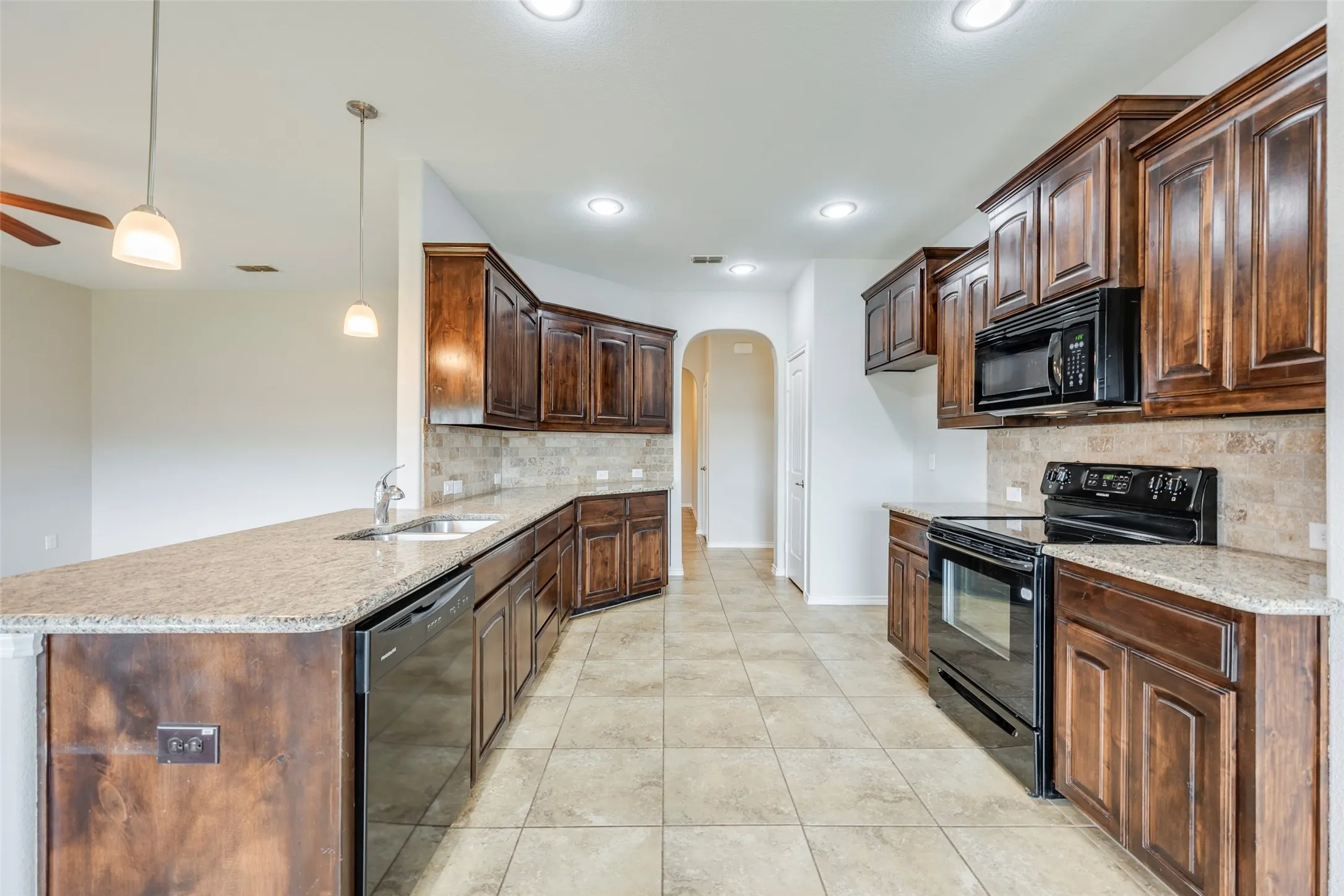 Single Family Residence For Sale in Tarrant County , 13841 Langston Lake Road, Fort Worth, Texas 76262, 3 Bedroom, 2 Bathroom, 2 Garage spaces, 1,712 Sqft, built in 2016, mls#21413485, Real Estate Agent in Fort Worth, Homes For Sale in Tarrant county, Homes For Sale in Fort Worth, Realtor in Fort Worth Texas, Real Estate Brokerage Independent Realty Texas, Luminita Cordes Realtor