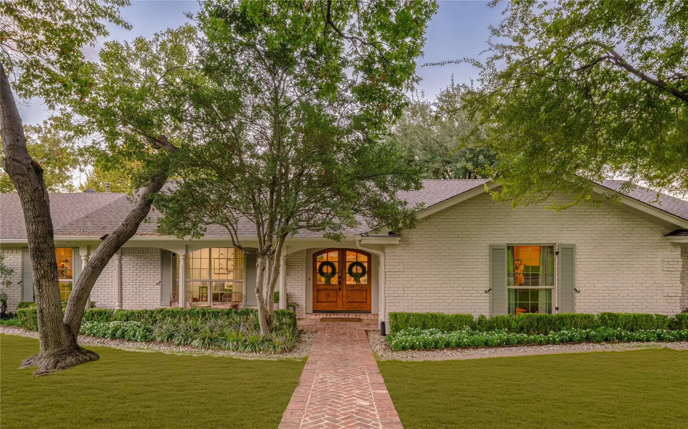 Single Family Residence For Sale in Tarrant County , 3417 Acorn Run, Fort Worth, Texas 76109, 4 Bedroom, 4 Bathroom, 2 Garage spaces, 3,814 Sqft, built in 1964, mls#21411626, Real Estate Agent in Fort Worth, Homes For Sale in Tarrant county, Homes For Sale in Fort Worth, Realtor in Fort Worth Texas, Real Estate Brokerage Independent Realty Texas, Luminita Cordes Realtor