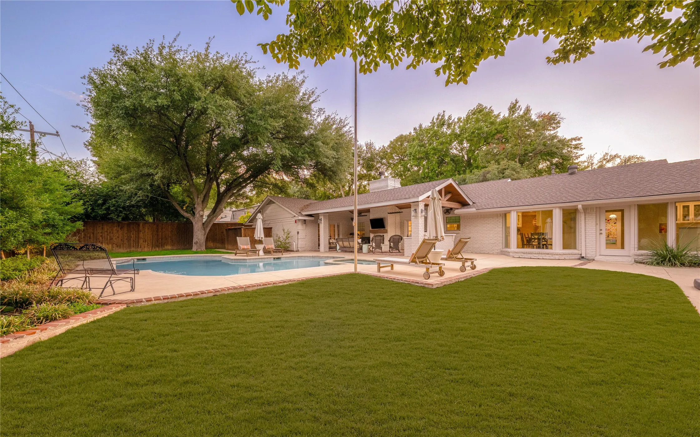 Single Family Residence For Sale in Tarrant County , 3417 Acorn Run, Fort Worth, Texas 76109, 4 Bedroom, 4 Bathroom, 2 Garage spaces, 3,814 Sqft, built in 1964, mls#21411626, Real Estate Agent in Fort Worth, Homes For Sale in Tarrant county, Homes For Sale in Fort Worth, Realtor in Fort Worth Texas, Real Estate Brokerage Independent Realty Texas, Luminita Cordes Realtor