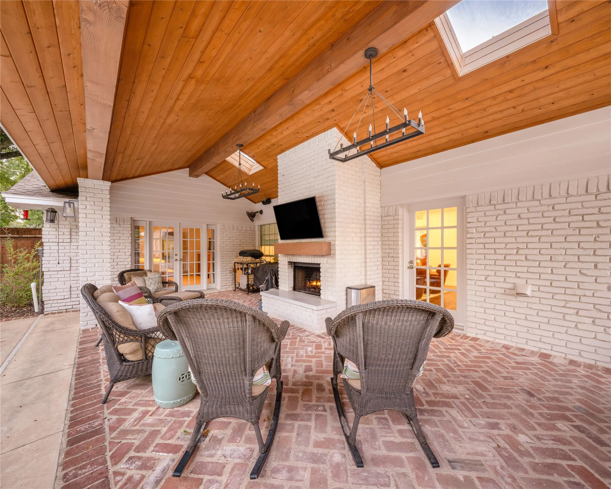 Single Family Residence For Sale in Tarrant County , 3417 Acorn Run, Fort Worth, Texas 76109, 4 Bedroom, 4 Bathroom, 2 Garage spaces, 3,814 Sqft, built in 1964, mls#21411626, Real Estate Agent in Fort Worth, Homes For Sale in Tarrant county, Homes For Sale in Fort Worth, Realtor in Fort Worth Texas, Real Estate Brokerage Independent Realty Texas, Luminita Cordes Realtor