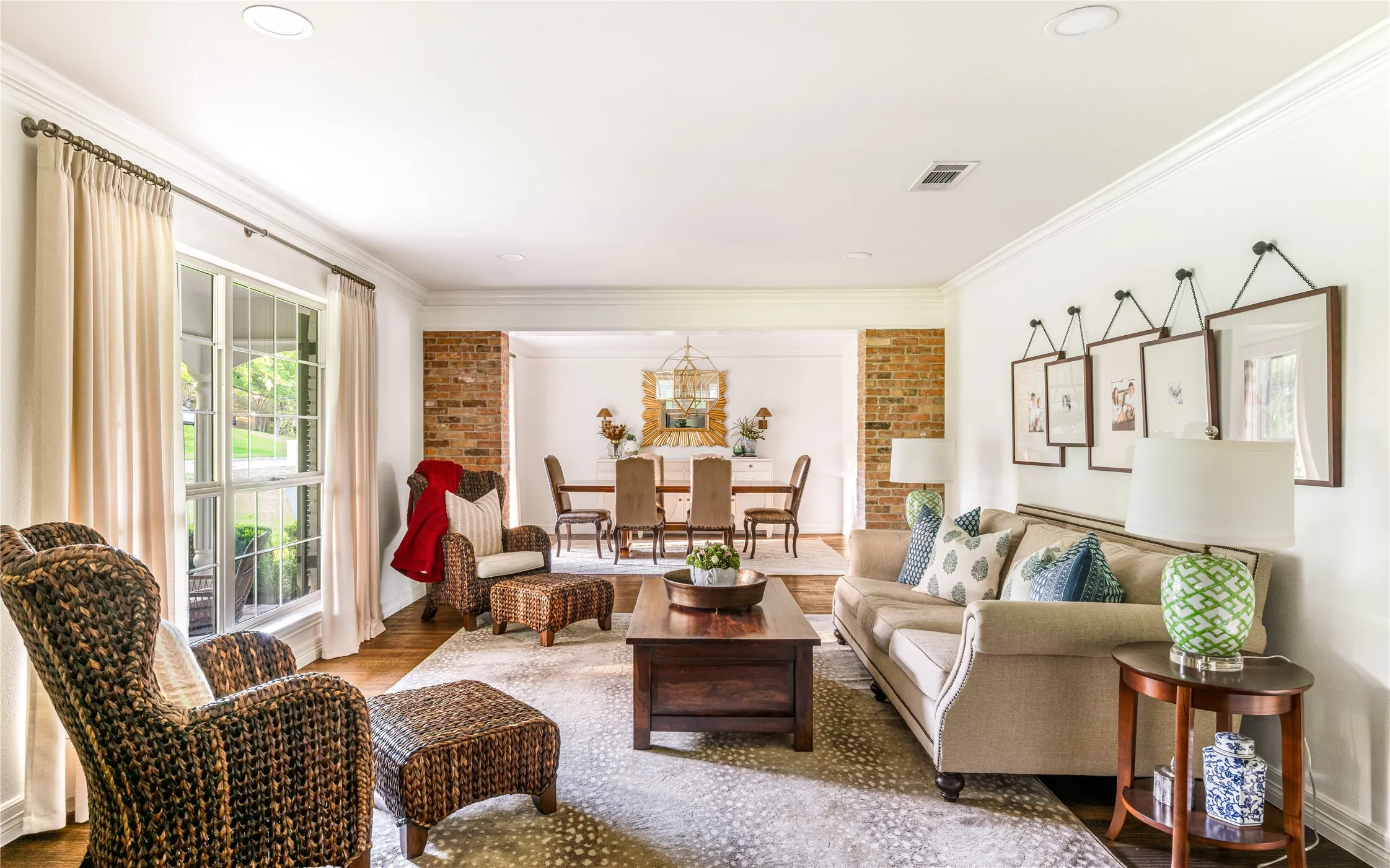 Single Family Residence For Sale in Tarrant County , 3417 Acorn Run, Fort Worth, Texas 76109, 4 Bedroom, 4 Bathroom, 2 Garage spaces, 3,814 Sqft, built in 1964, mls#21411626, Real Estate Agent in Fort Worth, Homes For Sale in Tarrant county, Homes For Sale in Fort Worth, Realtor in Fort Worth Texas, Real Estate Brokerage Independent Realty Texas, Luminita Cordes Realtor