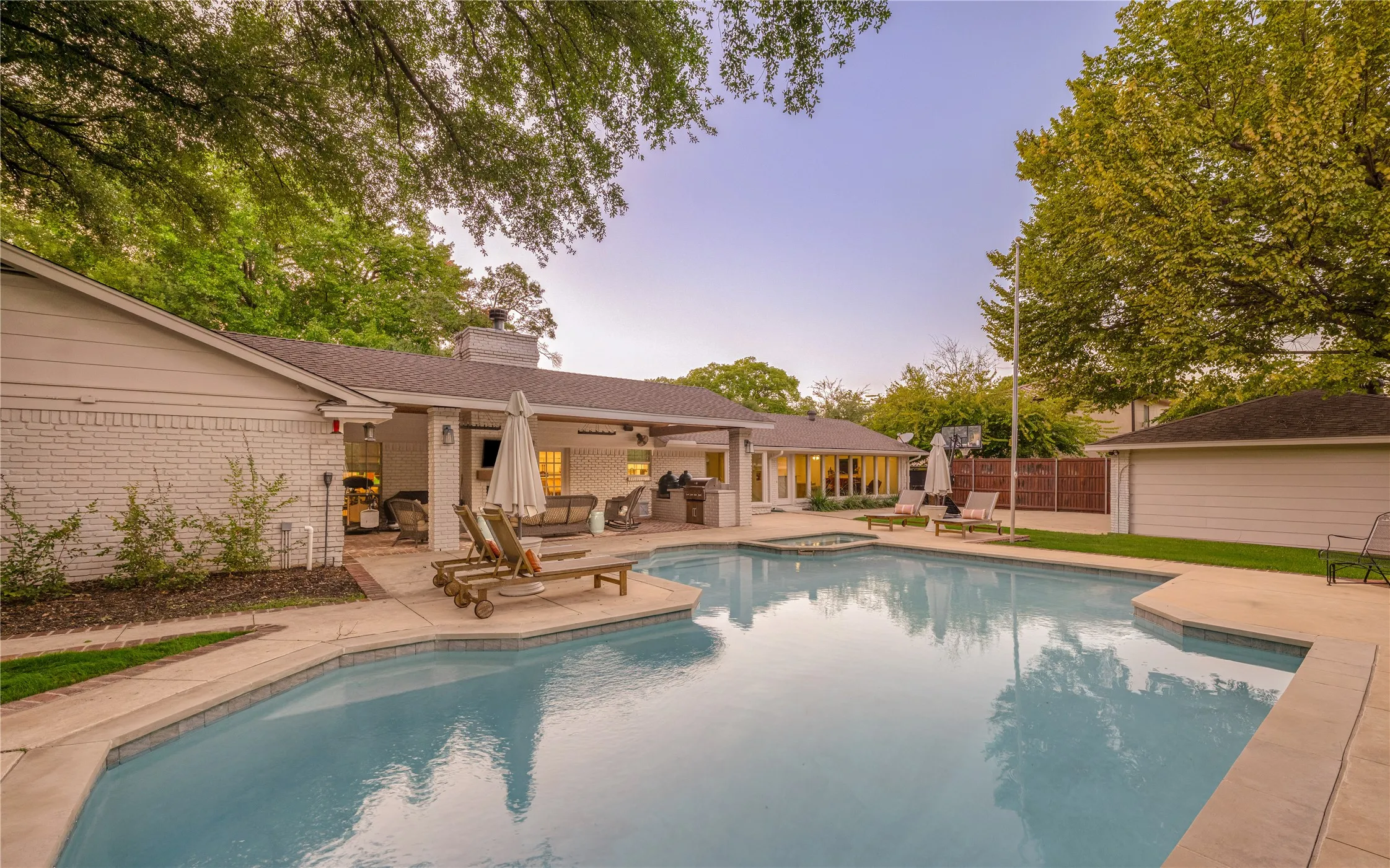 Single Family Residence For Sale in Tarrant County , 3417 Acorn Run, Fort Worth, Texas 76109, 4 Bedroom, 4 Bathroom, 2 Garage spaces, 3,814 Sqft, built in 1964, mls#21411626, Real Estate Agent in Fort Worth, Homes For Sale in Tarrant county, Homes For Sale in Fort Worth, Realtor in Fort Worth Texas, Real Estate Brokerage Independent Realty Texas, Luminita Cordes Realtor