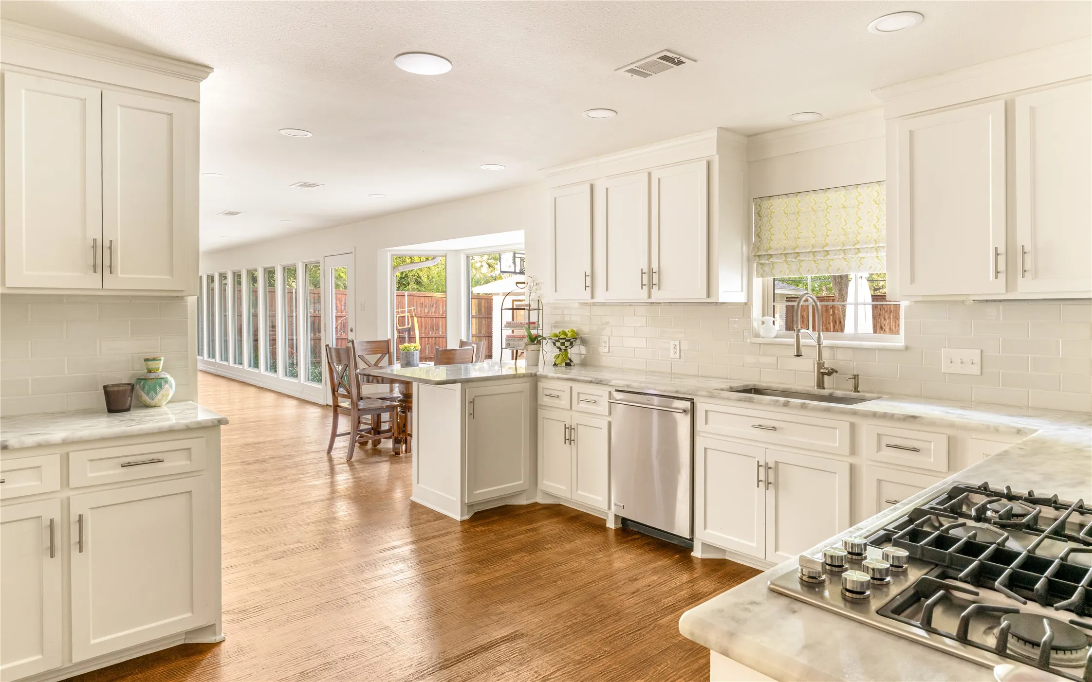Single Family Residence For Sale in Tarrant County , 3417 Acorn Run, Fort Worth, Texas 76109, 4 Bedroom, 4 Bathroom, 2 Garage spaces, 3,814 Sqft, built in 1964, mls#21411626, Real Estate Agent in Fort Worth, Homes For Sale in Tarrant county, Homes For Sale in Fort Worth, Realtor in Fort Worth Texas, Real Estate Brokerage Independent Realty Texas, Luminita Cordes Realtor