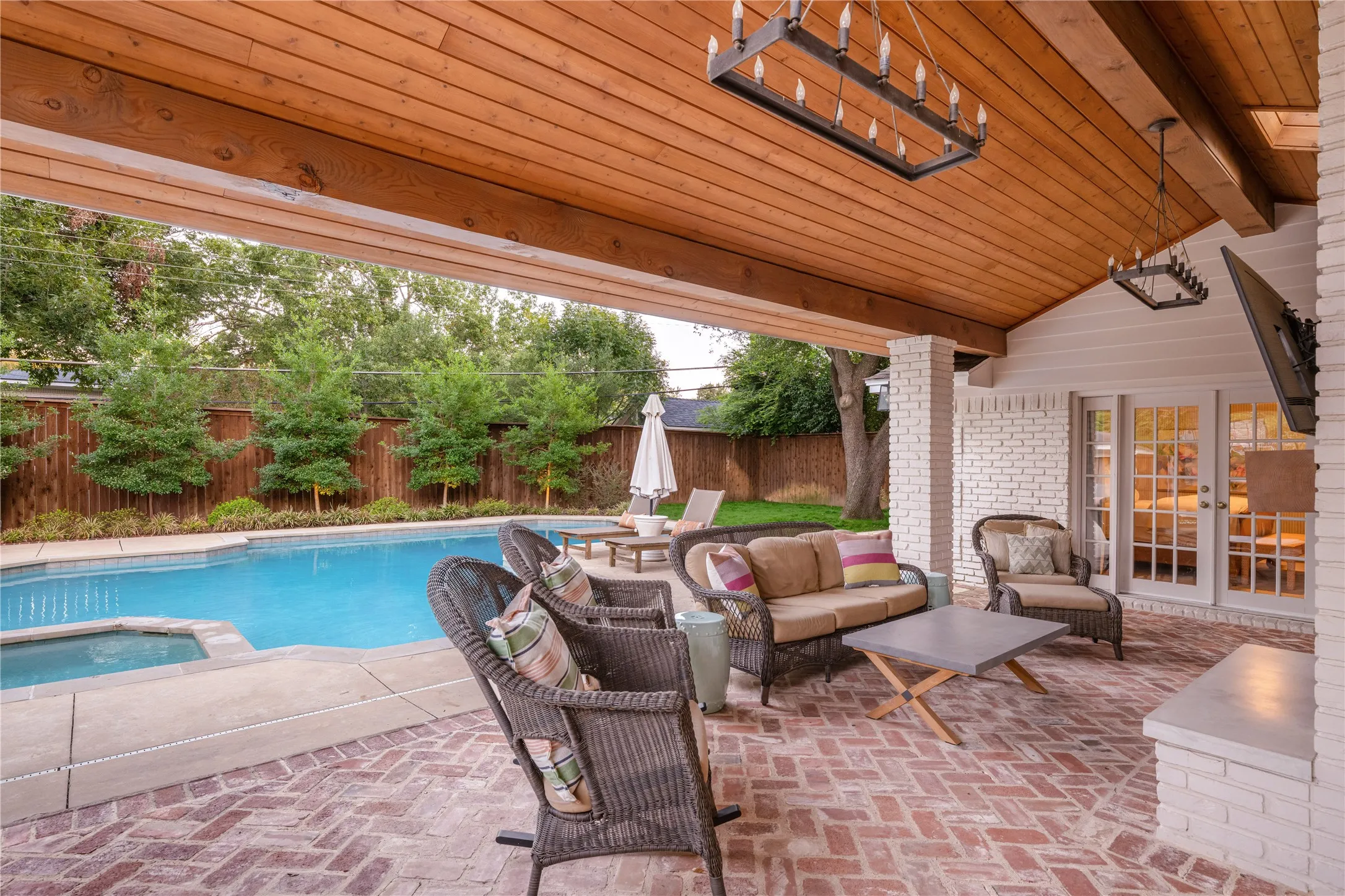 Single Family Residence For Sale in Tarrant County , 3417 Acorn Run, Fort Worth, Texas 76109, 4 Bedroom, 4 Bathroom, 2 Garage spaces, 3,814 Sqft, built in 1964, mls#21411626, Real Estate Agent in Fort Worth, Homes For Sale in Tarrant county, Homes For Sale in Fort Worth, Realtor in Fort Worth Texas, Real Estate Brokerage Independent Realty Texas, Luminita Cordes Realtor