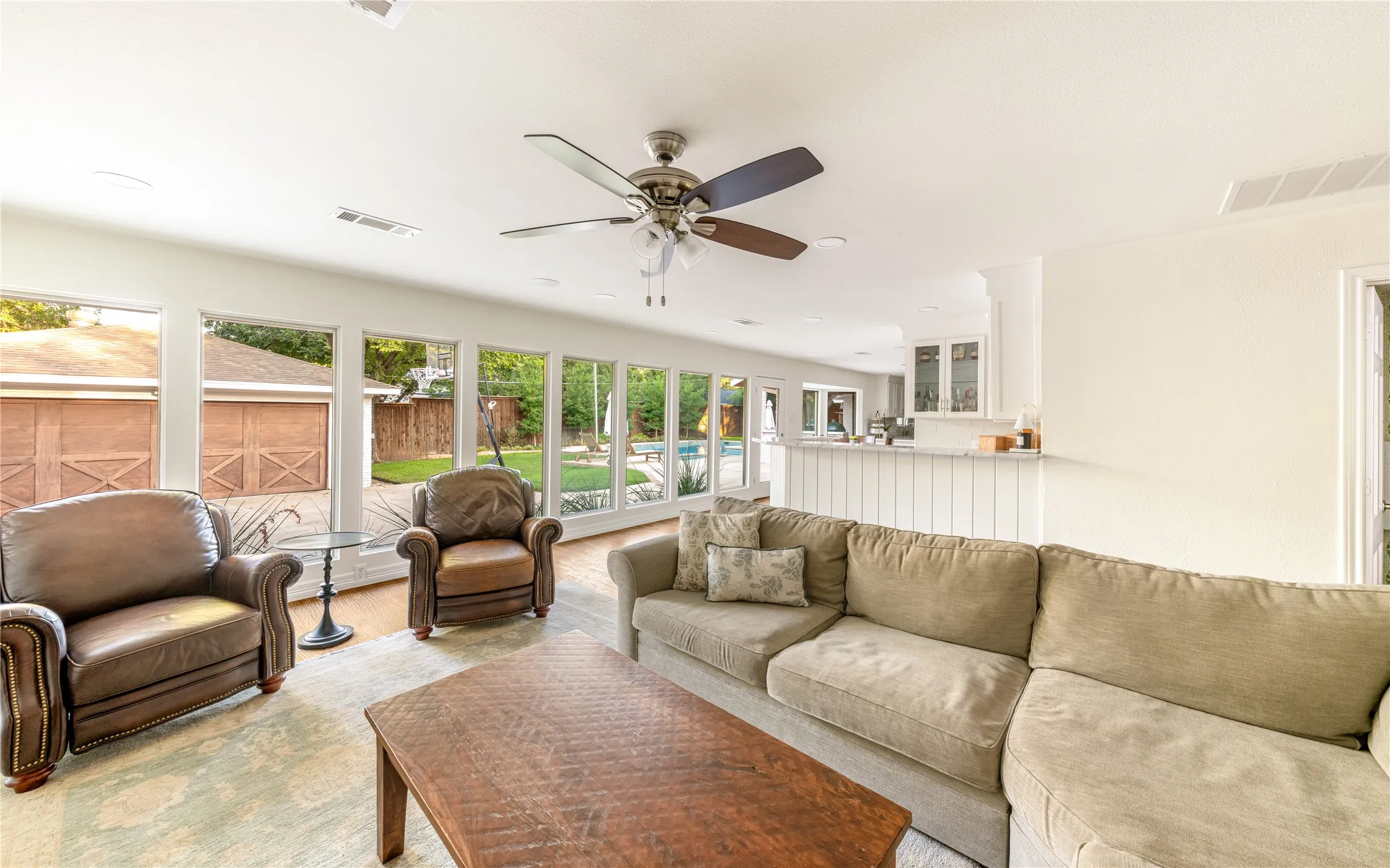 Single Family Residence For Sale in Tarrant County , 3417 Acorn Run, Fort Worth, Texas 76109, 4 Bedroom, 4 Bathroom, 2 Garage spaces, 3,814 Sqft, built in 1964, mls#21411626, Real Estate Agent in Fort Worth, Homes For Sale in Tarrant county, Homes For Sale in Fort Worth, Realtor in Fort Worth Texas, Real Estate Brokerage Independent Realty Texas, Luminita Cordes Realtor