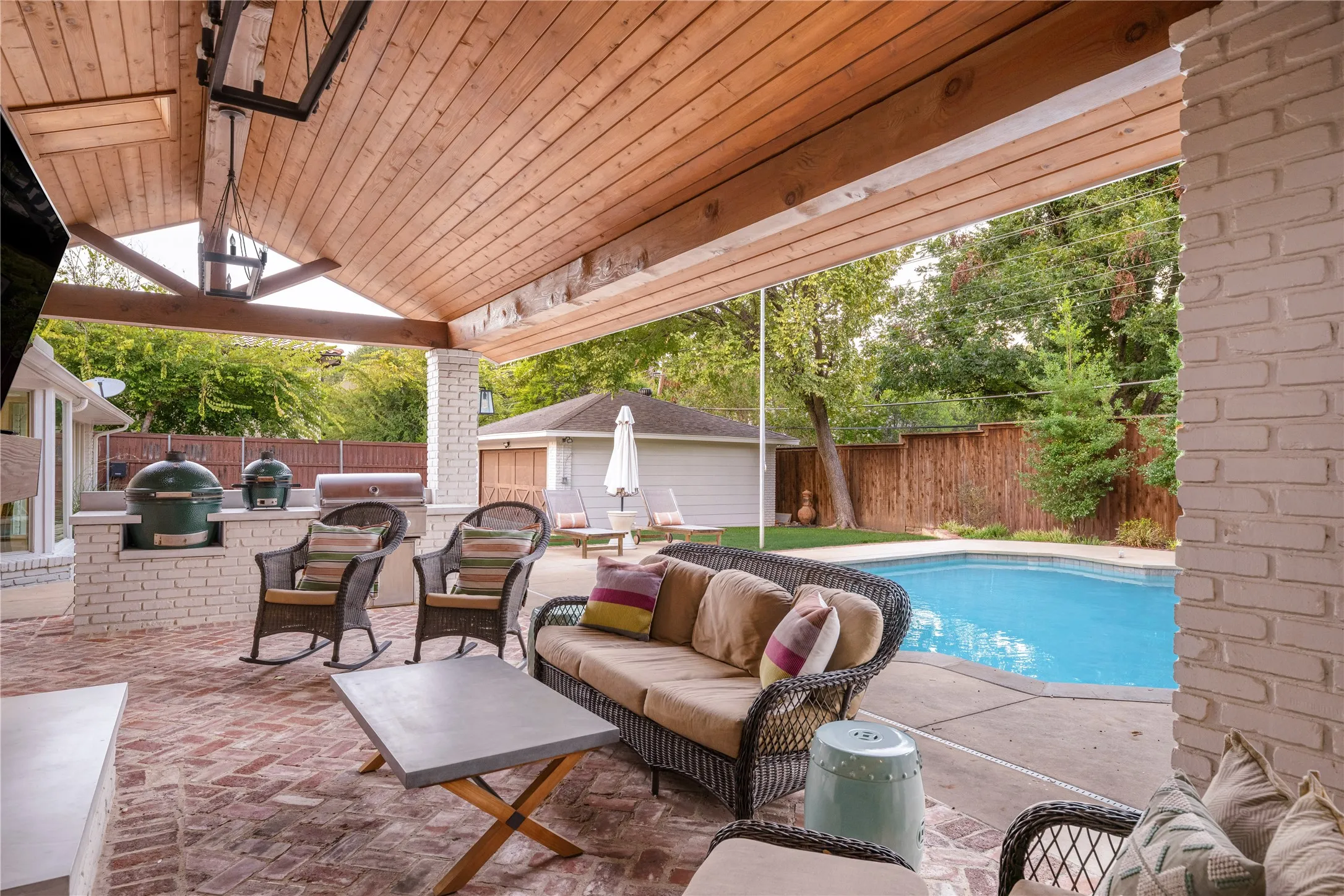 Single Family Residence For Sale in Tarrant County , 3417 Acorn Run, Fort Worth, Texas 76109, 4 Bedroom, 4 Bathroom, 2 Garage spaces, 3,814 Sqft, built in 1964, mls#21411626, Real Estate Agent in Fort Worth, Homes For Sale in Tarrant county, Homes For Sale in Fort Worth, Realtor in Fort Worth Texas, Real Estate Brokerage Independent Realty Texas, Luminita Cordes Realtor