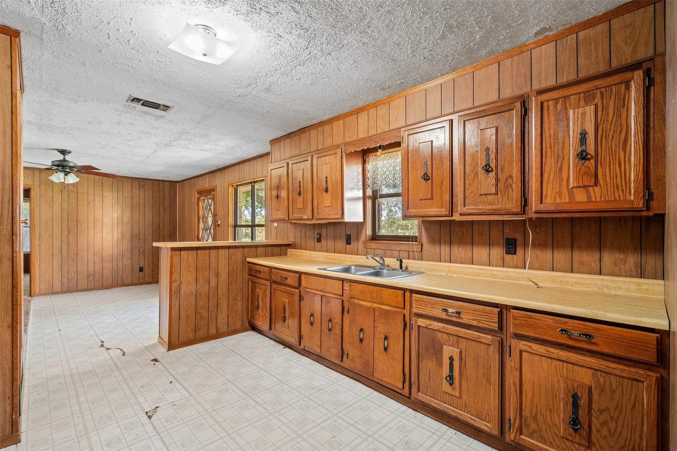 Single Family Residence For Sale in Wise County , 199 Park Street, Newark, Texas 76071, 3 Bedroom, 2 Bathroom, Garage spaces, 1,598 Sqft, built in 1978, mls#21412048, Real Estate Agent in Newark, Homes For Sale in Wise county, Homes For Sale in Newark, Realtor in Newark Texas, Real Estate Brokerage Independent Realty Texas, Luminita Cordes Realtor