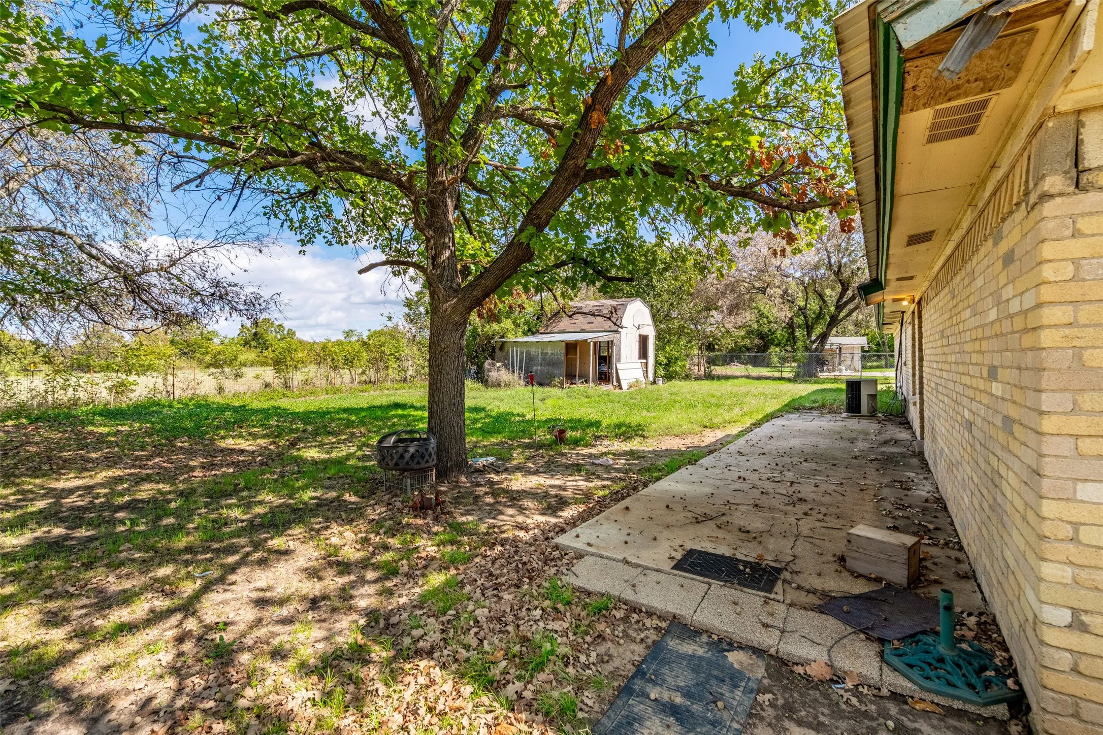 Single Family Residence For Sale in Wise County , 199 Park Street, Newark, Texas 76071, 3 Bedroom, 2 Bathroom, Garage spaces, 1,598 Sqft, built in 1978, mls#21412048, Real Estate Agent in Newark, Homes For Sale in Wise county, Homes For Sale in Newark, Realtor in Newark Texas, Real Estate Brokerage Independent Realty Texas, Luminita Cordes Realtor