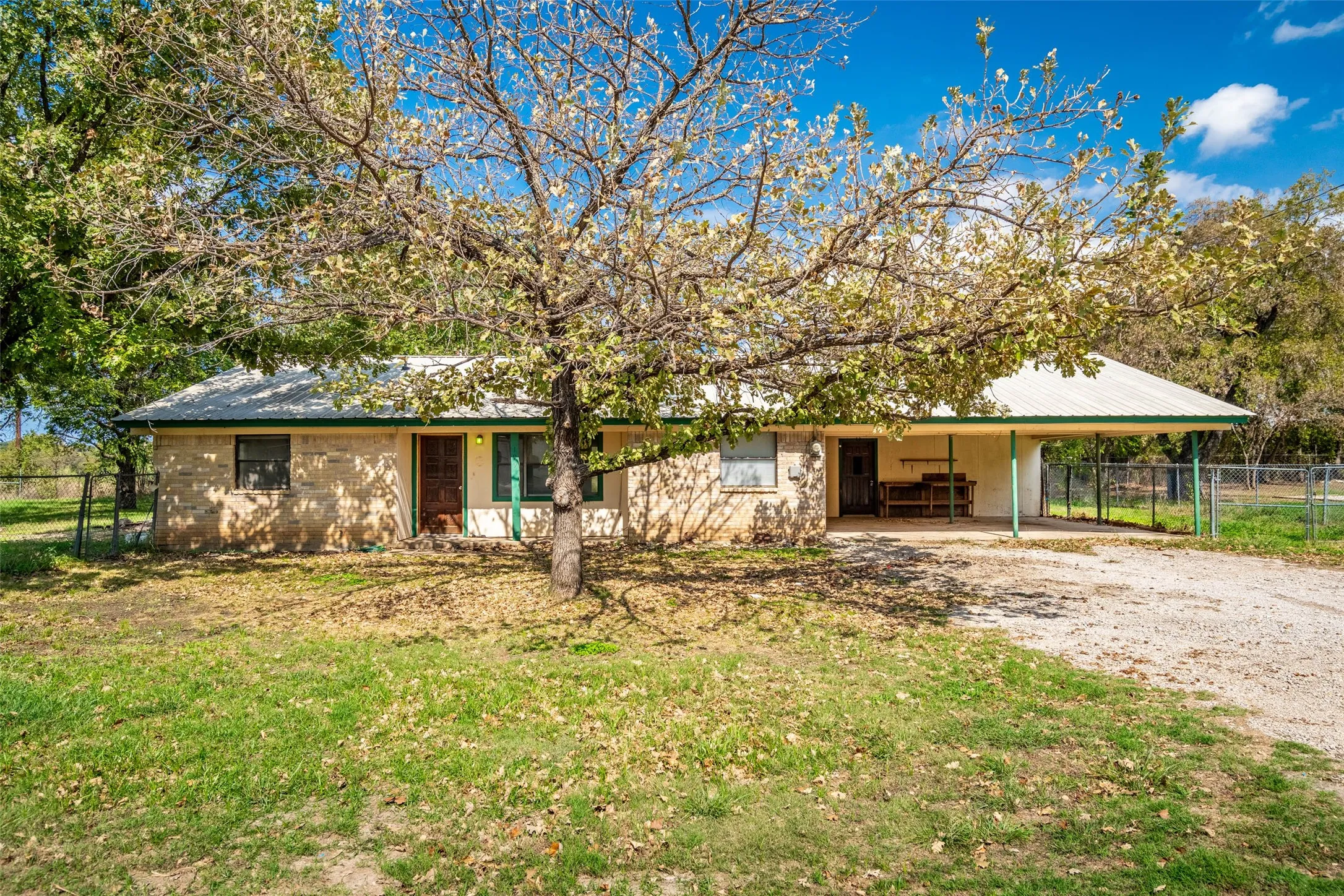 Single Family Residence For Sale in Wise County , 199 Park Street, Newark, Texas 76071, 3 Bedroom, 2 Bathroom, Garage spaces, 1,598 Sqft, built in 1978, mls#21412048, Real Estate Agent in Newark, Homes For Sale in Wise county, Homes For Sale in Newark, Realtor in Newark Texas, Real Estate Brokerage Independent Realty Texas, Luminita Cordes Realtor