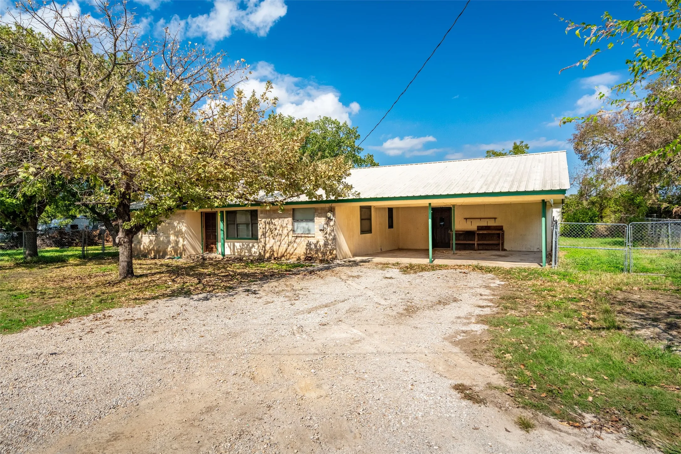 Single Family Residence For Sale in Wise County , 199 Park Street, Newark, Texas 76071, 3 Bedroom, 2 Bathroom, Garage spaces, 1,598 Sqft, built in 1978, mls#21412048, Real Estate Agent in Newark, Homes For Sale in Wise county, Homes For Sale in Newark, Realtor in Newark Texas, Real Estate Brokerage Independent Realty Texas, Luminita Cordes Realtor