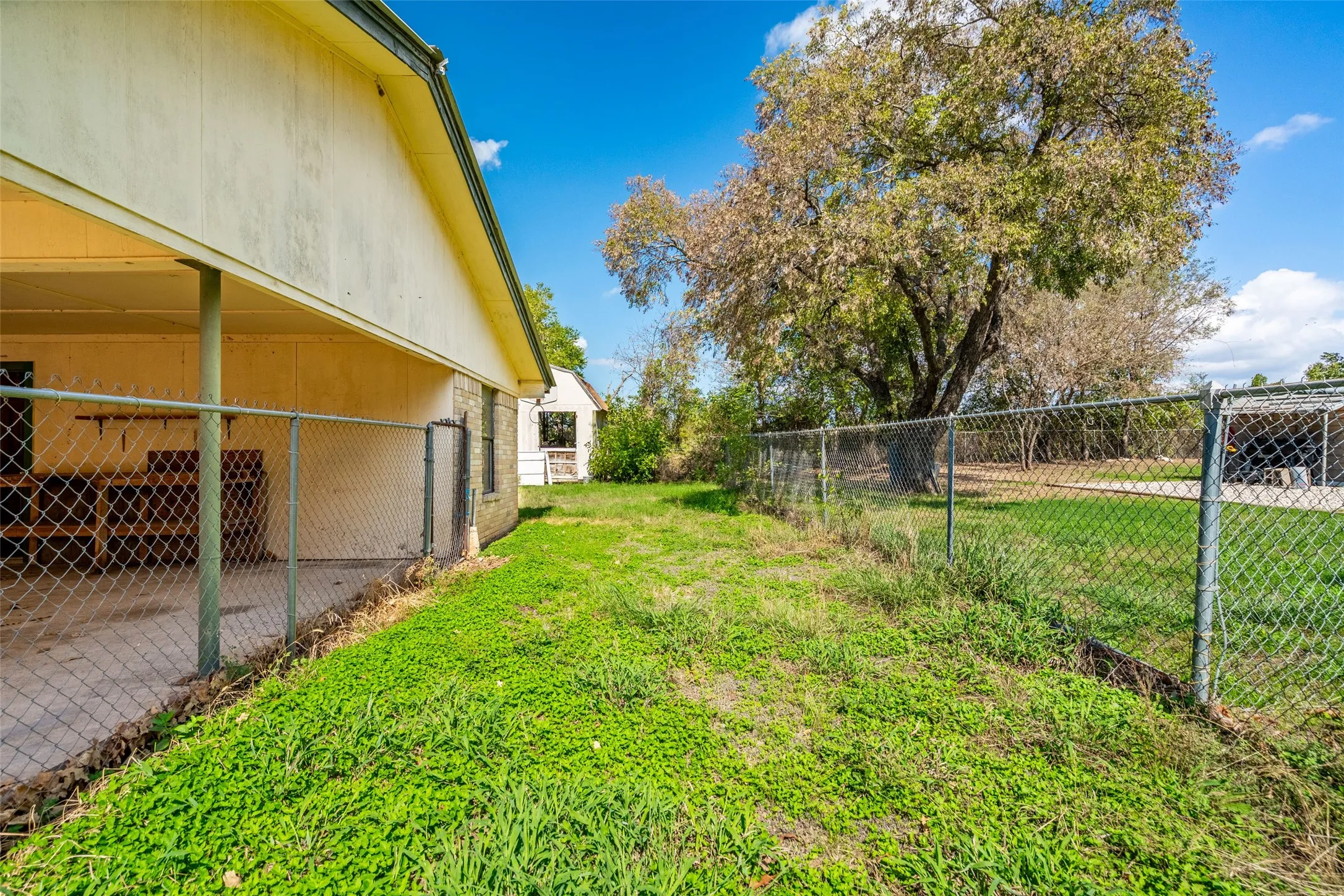 Single Family Residence For Sale in Wise County , 199 Park Street, Newark, Texas 76071, 3 Bedroom, 2 Bathroom, Garage spaces, 1,598 Sqft, built in 1978, mls#21412048, Real Estate Agent in Newark, Homes For Sale in Wise county, Homes For Sale in Newark, Realtor in Newark Texas, Real Estate Brokerage Independent Realty Texas, Luminita Cordes Realtor