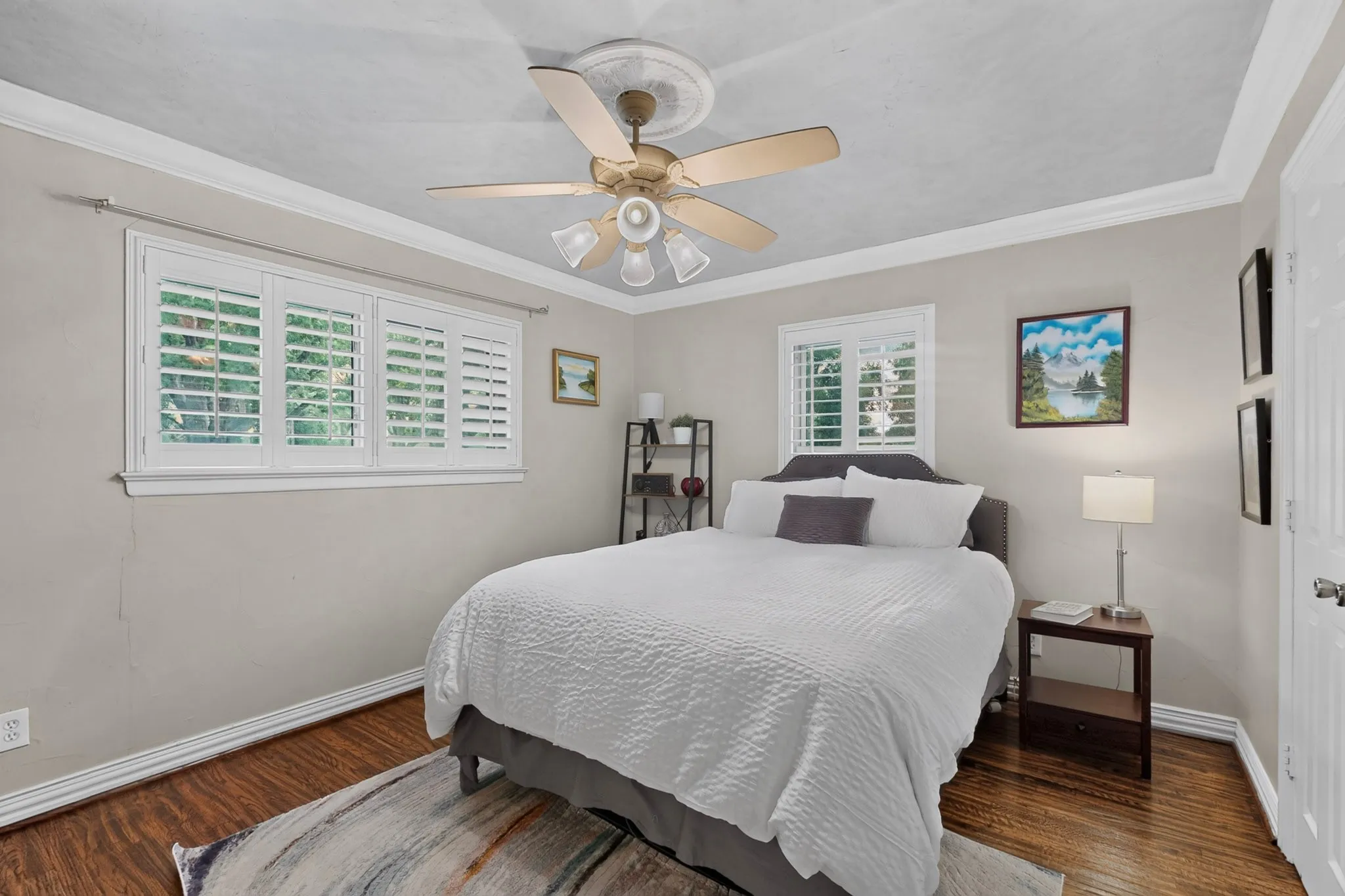 Cozy guest bedroom