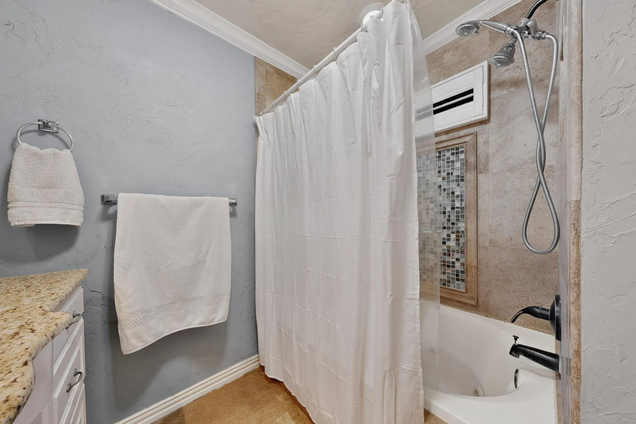 Second full bath with tub
