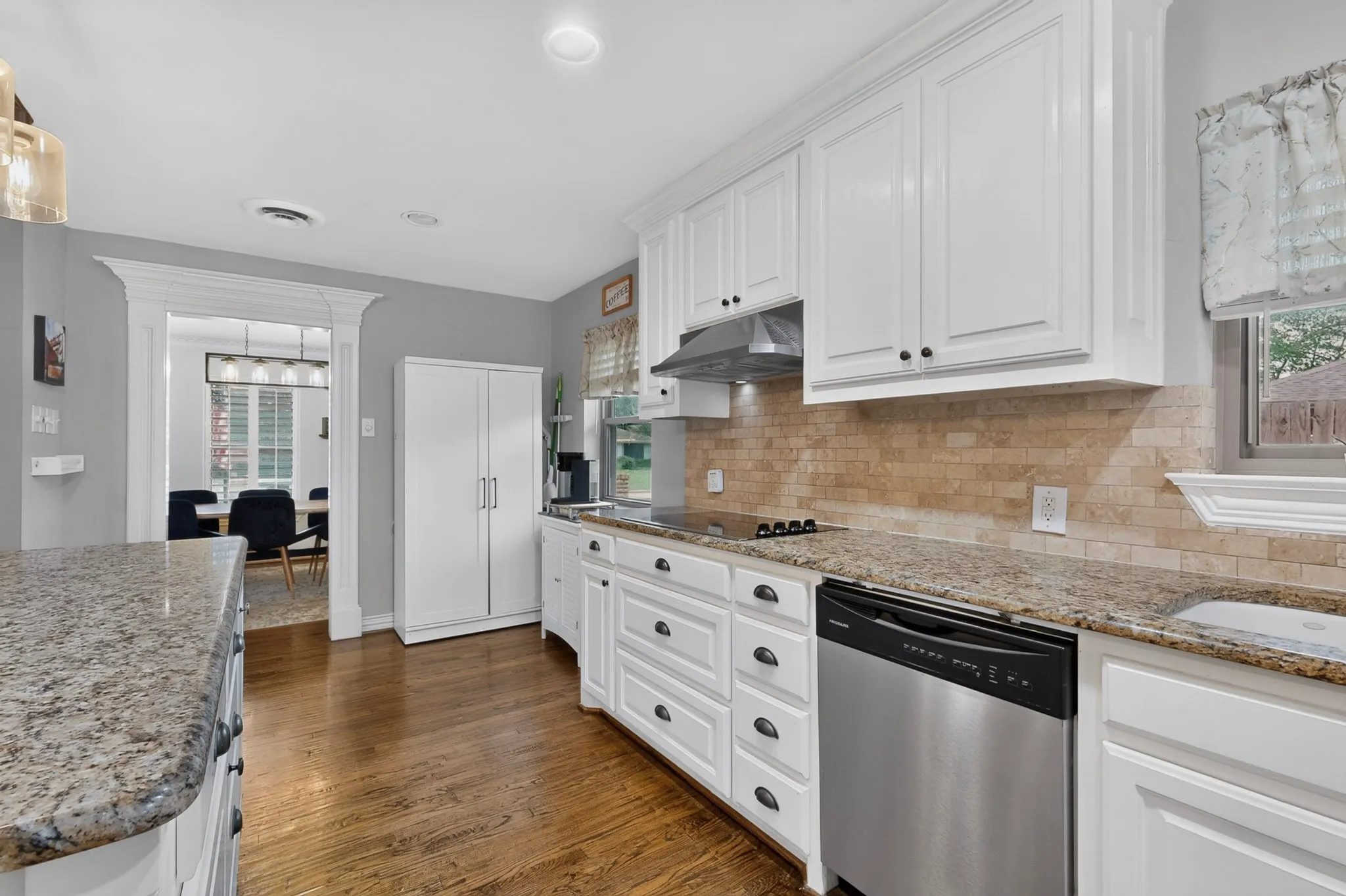 Fantastic kitchen, great layout, opens to living area