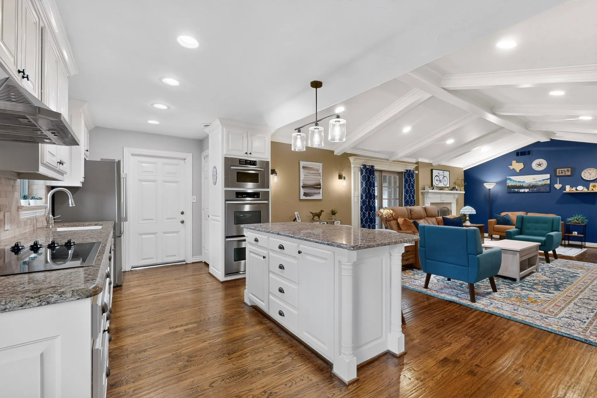 Fantastic kitchen, great layout, opens to living area