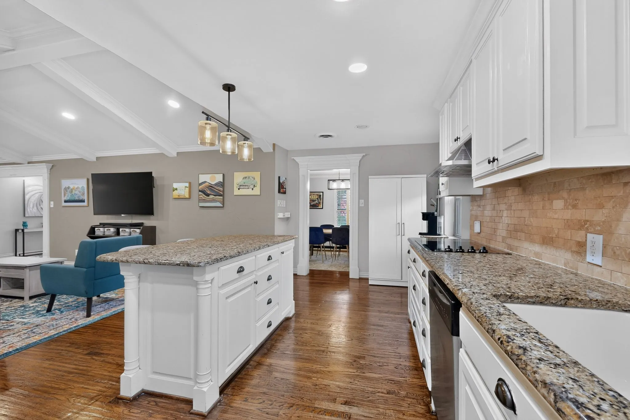 Fantastic kitchen, great layout, opens to living area
