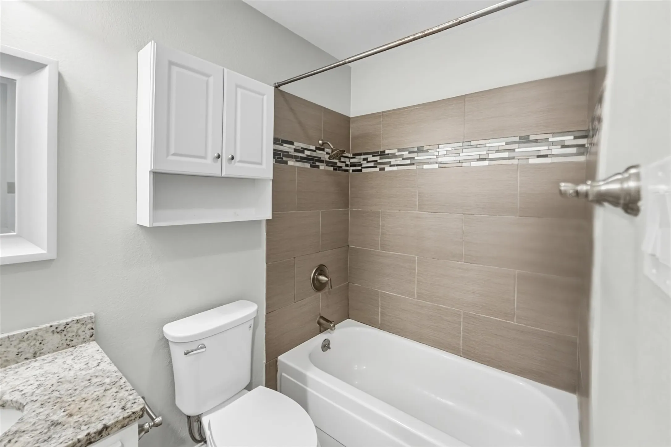 Single Family Residence For Rent in Tarrant County , 2909 White Oak Lane, Bedford, Texas 76021, 3 Bedroom, 2 Bathroom, 2 Garage spaces, 1,739 Sqft, built in 1973, mls#21413934, Real Estate Agent in Bedford, Homes For Rent in Tarrant county, Homes For Rent in Bedford, Realtor in Bedford Texas, Real Estate Brokerage Independent Realty Texas, Luminita Cordes Realtor