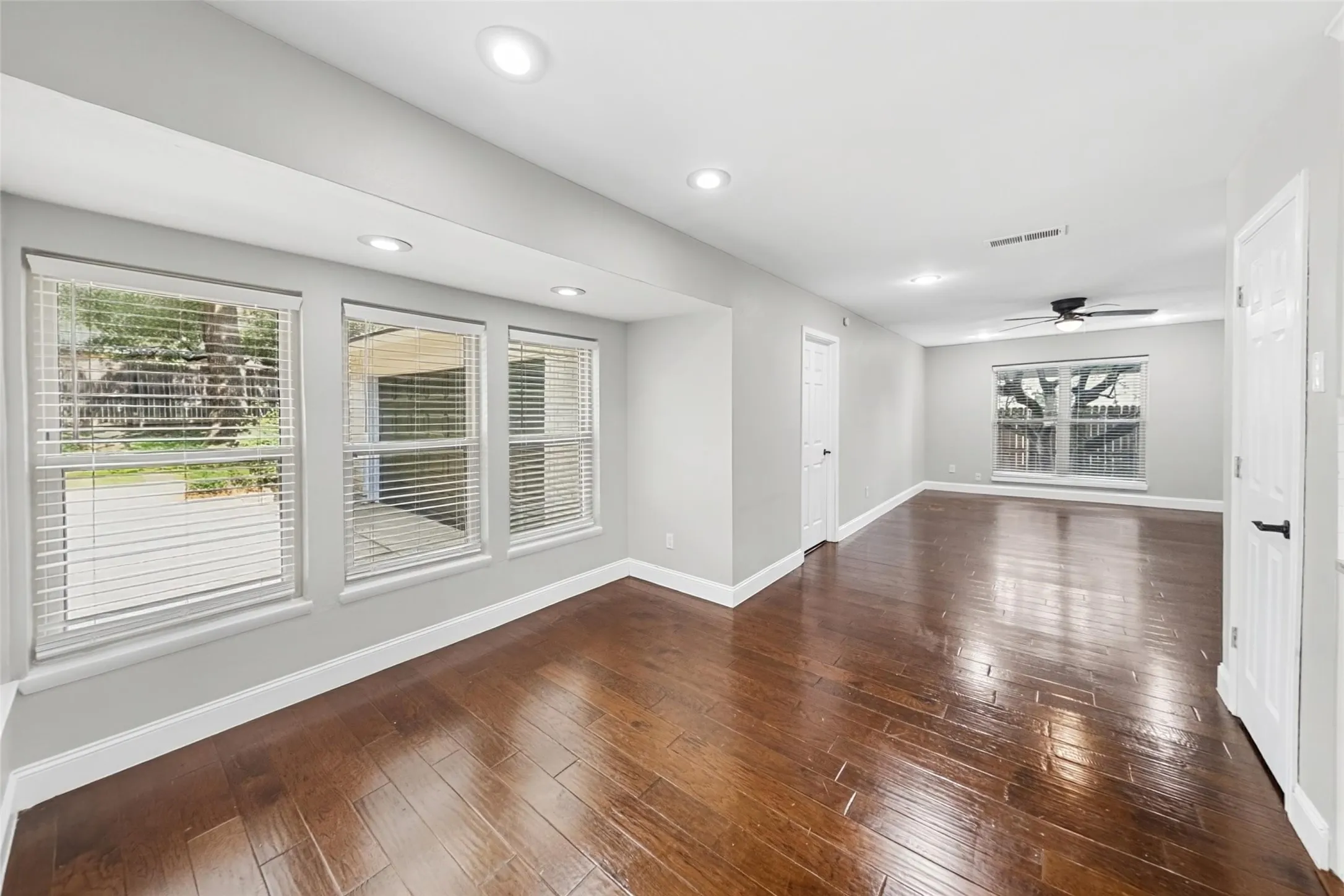 Single Family Residence For Rent in Tarrant County , 2909 White Oak Lane, Bedford, Texas 76021, 3 Bedroom, 2 Bathroom, 2 Garage spaces, 1,739 Sqft, built in 1973, mls#21413934, Real Estate Agent in Bedford, Homes For Rent in Tarrant county, Homes For Rent in Bedford, Realtor in Bedford Texas, Real Estate Brokerage Independent Realty Texas, Luminita Cordes Realtor