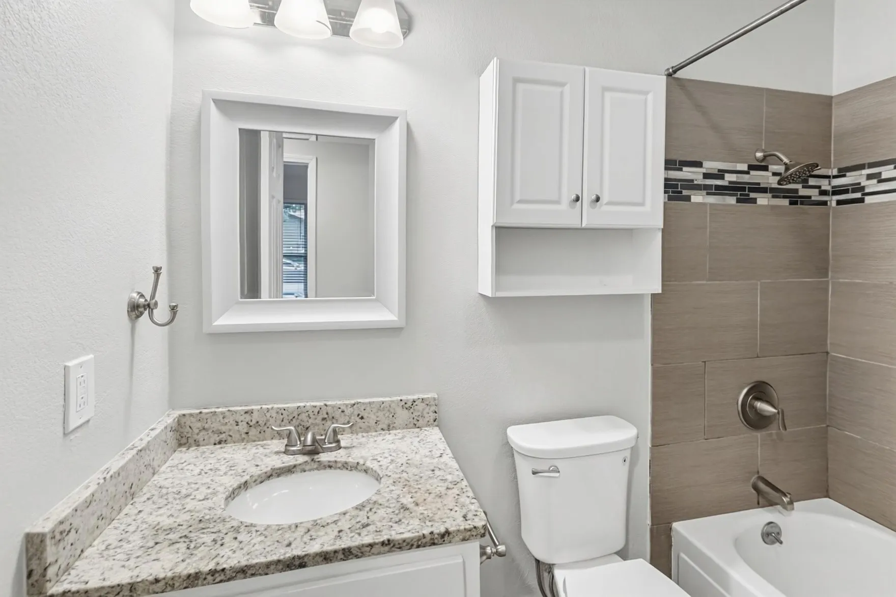 Single Family Residence For Rent in Tarrant County , 2909 White Oak Lane, Bedford, Texas 76021, 3 Bedroom, 2 Bathroom, 2 Garage spaces, 1,739 Sqft, built in 1973, mls#21413934, Real Estate Agent in Bedford, Homes For Rent in Tarrant county, Homes For Rent in Bedford, Realtor in Bedford Texas, Real Estate Brokerage Independent Realty Texas, Luminita Cordes Realtor