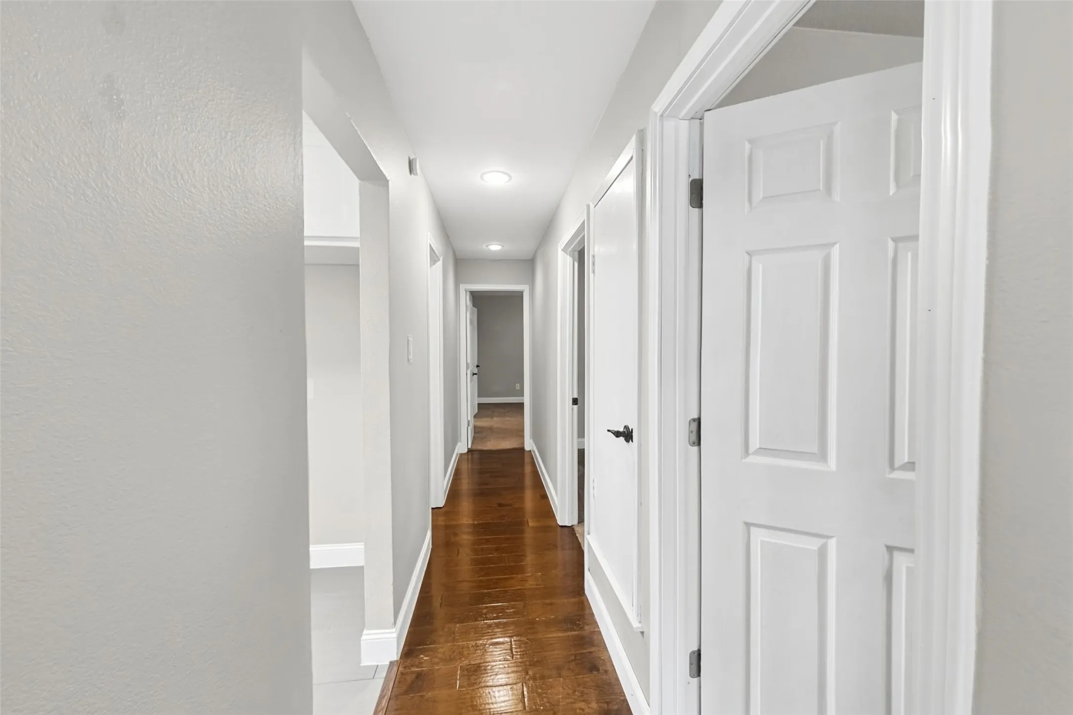Single Family Residence For Rent in Tarrant County , 2909 White Oak Lane, Bedford, Texas 76021, 3 Bedroom, 2 Bathroom, 2 Garage spaces, 1,739 Sqft, built in 1973, mls#21413934, Real Estate Agent in Bedford, Homes For Rent in Tarrant county, Homes For Rent in Bedford, Realtor in Bedford Texas, Real Estate Brokerage Independent Realty Texas, Luminita Cordes Realtor