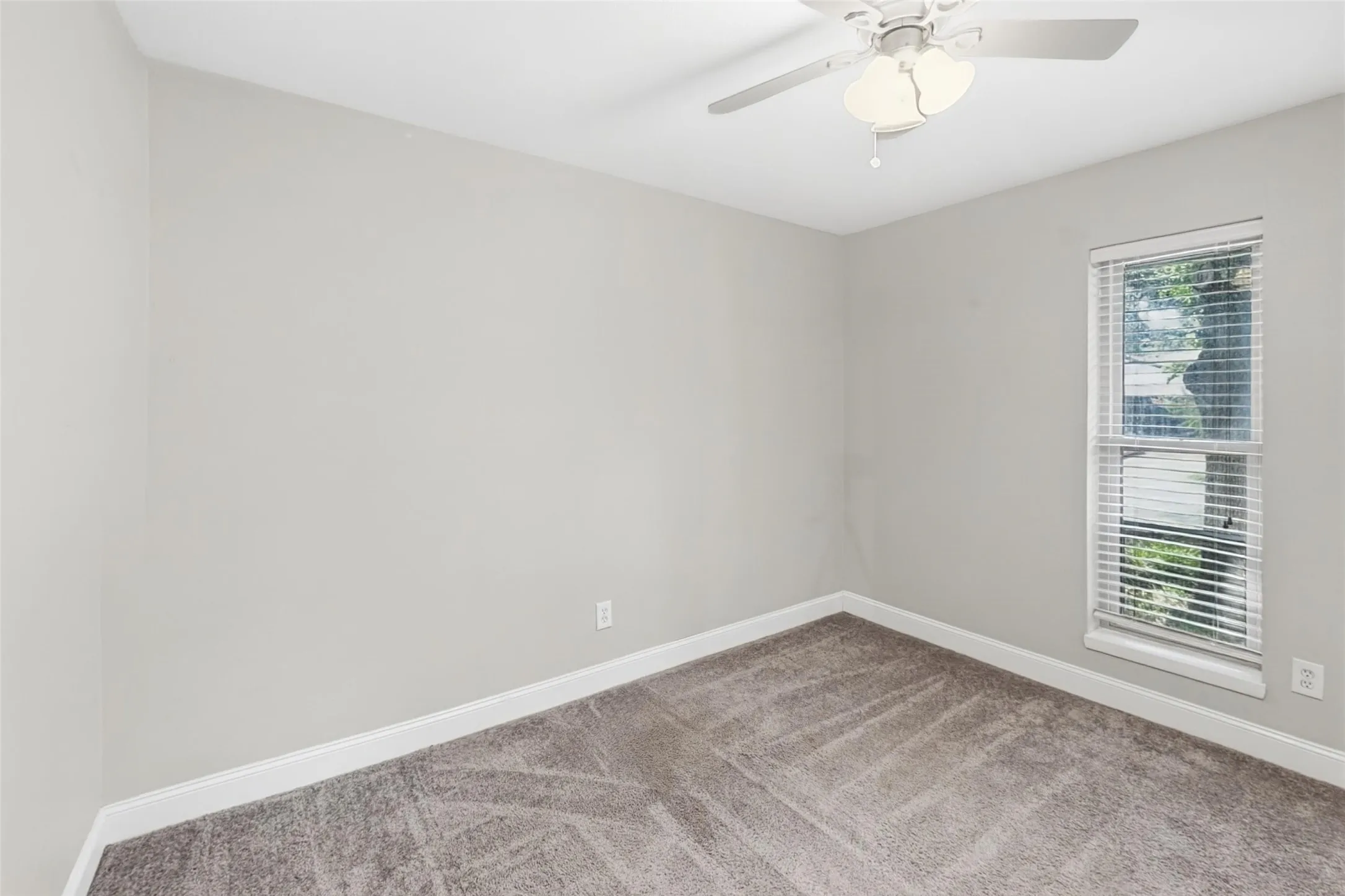Single Family Residence For Rent in Tarrant County , 2909 White Oak Lane, Bedford, Texas 76021, 3 Bedroom, 2 Bathroom, 2 Garage spaces, 1,739 Sqft, built in 1973, mls#21413934, Real Estate Agent in Bedford, Homes For Rent in Tarrant county, Homes For Rent in Bedford, Realtor in Bedford Texas, Real Estate Brokerage Independent Realty Texas, Luminita Cordes Realtor