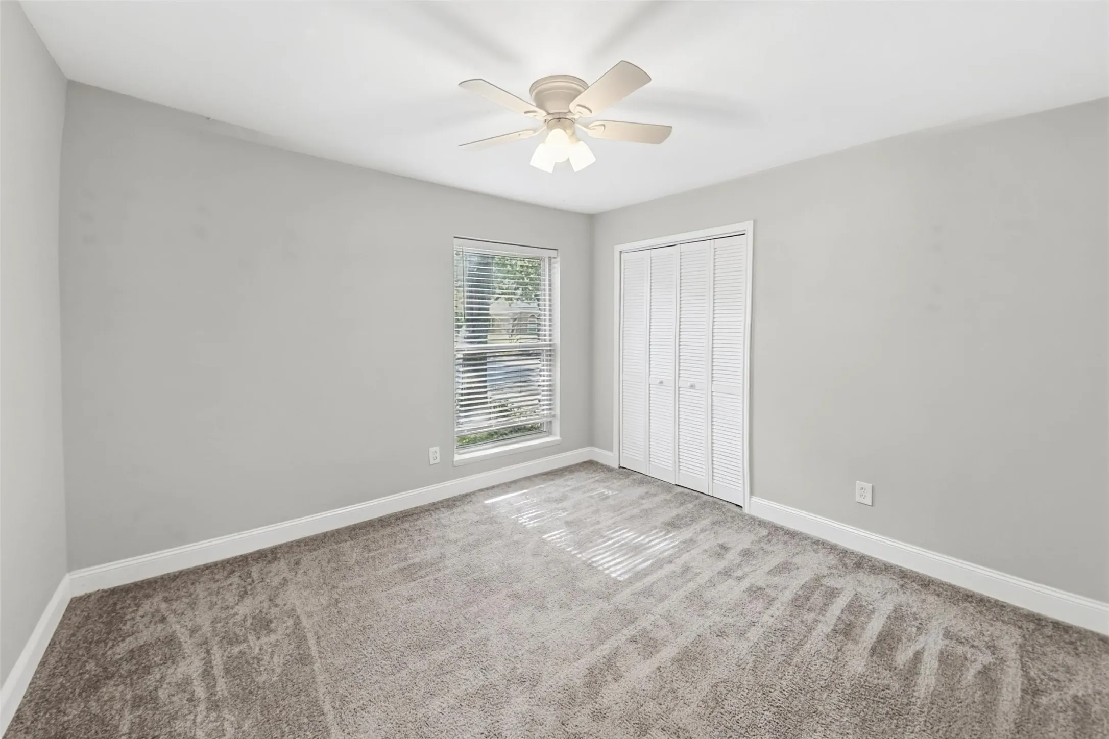 Single Family Residence For Rent in Tarrant County , 2909 White Oak Lane, Bedford, Texas 76021, 3 Bedroom, 2 Bathroom, 2 Garage spaces, 1,739 Sqft, built in 1973, mls#21413934, Real Estate Agent in Bedford, Homes For Rent in Tarrant county, Homes For Rent in Bedford, Realtor in Bedford Texas, Real Estate Brokerage Independent Realty Texas, Luminita Cordes Realtor