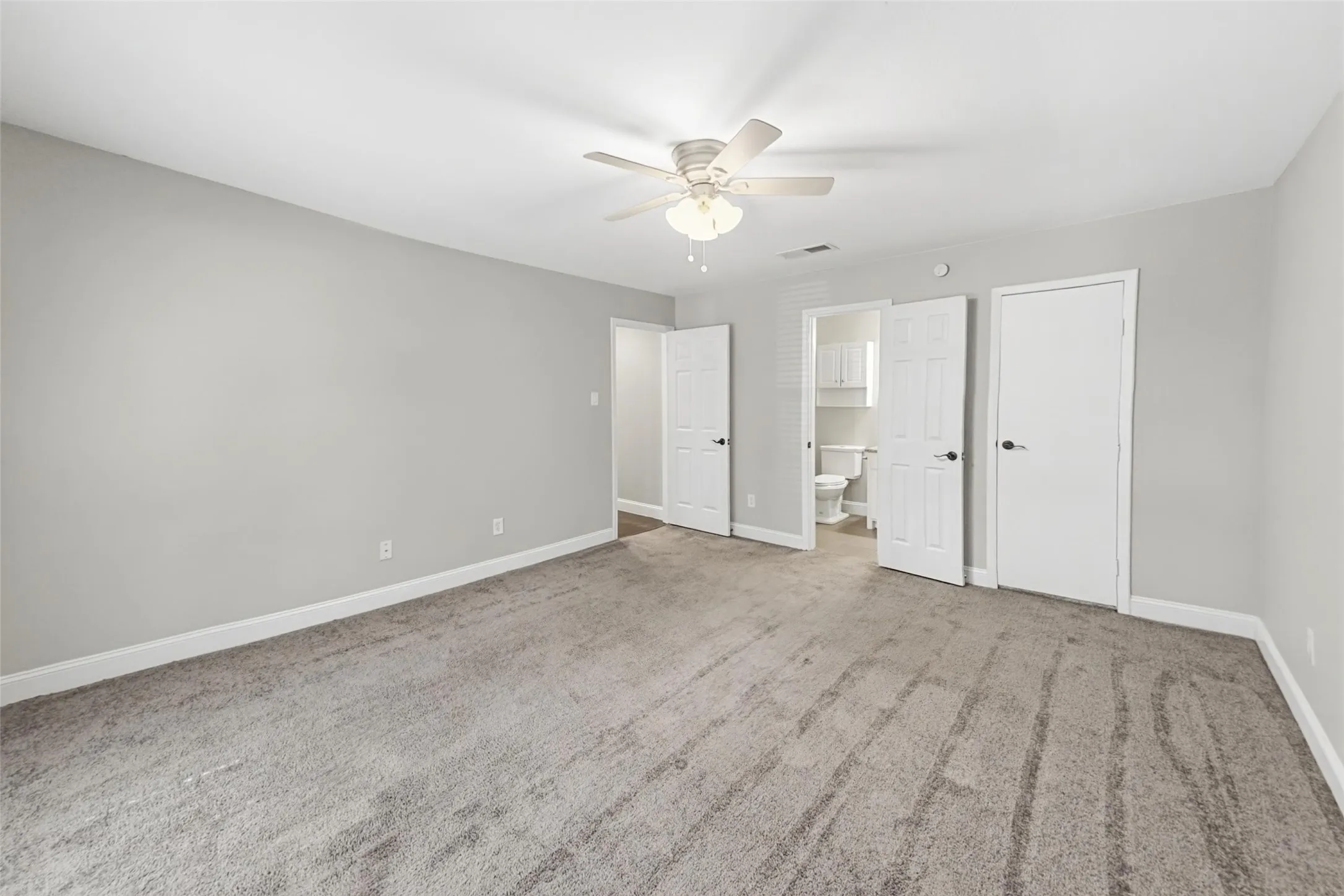 Single Family Residence For Rent in Tarrant County , 2909 White Oak Lane, Bedford, Texas 76021, 3 Bedroom, 2 Bathroom, 2 Garage spaces, 1,739 Sqft, built in 1973, mls#21413934, Real Estate Agent in Bedford, Homes For Rent in Tarrant county, Homes For Rent in Bedford, Realtor in Bedford Texas, Real Estate Brokerage Independent Realty Texas, Luminita Cordes Realtor