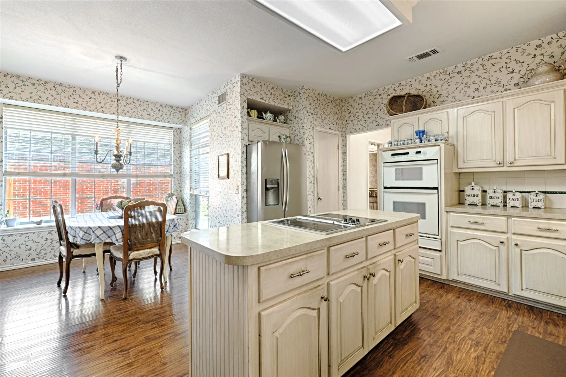 Single Family Residence For Sale in Collin County , 6633 Wickliff Trail, Plano, Texas 75023, 5 Bedroom, 4 Bathroom, 2 Garage spaces, 3,457 Sqft, built in 1992, mls#21407153, Real Estate Agent in Plano, Homes For Sale in Collin county, Homes For Sale in Plano, Realtor in Plano Texas, Real Estate Brokerage Independent Realty Texas, Luminita Cordes Realtor